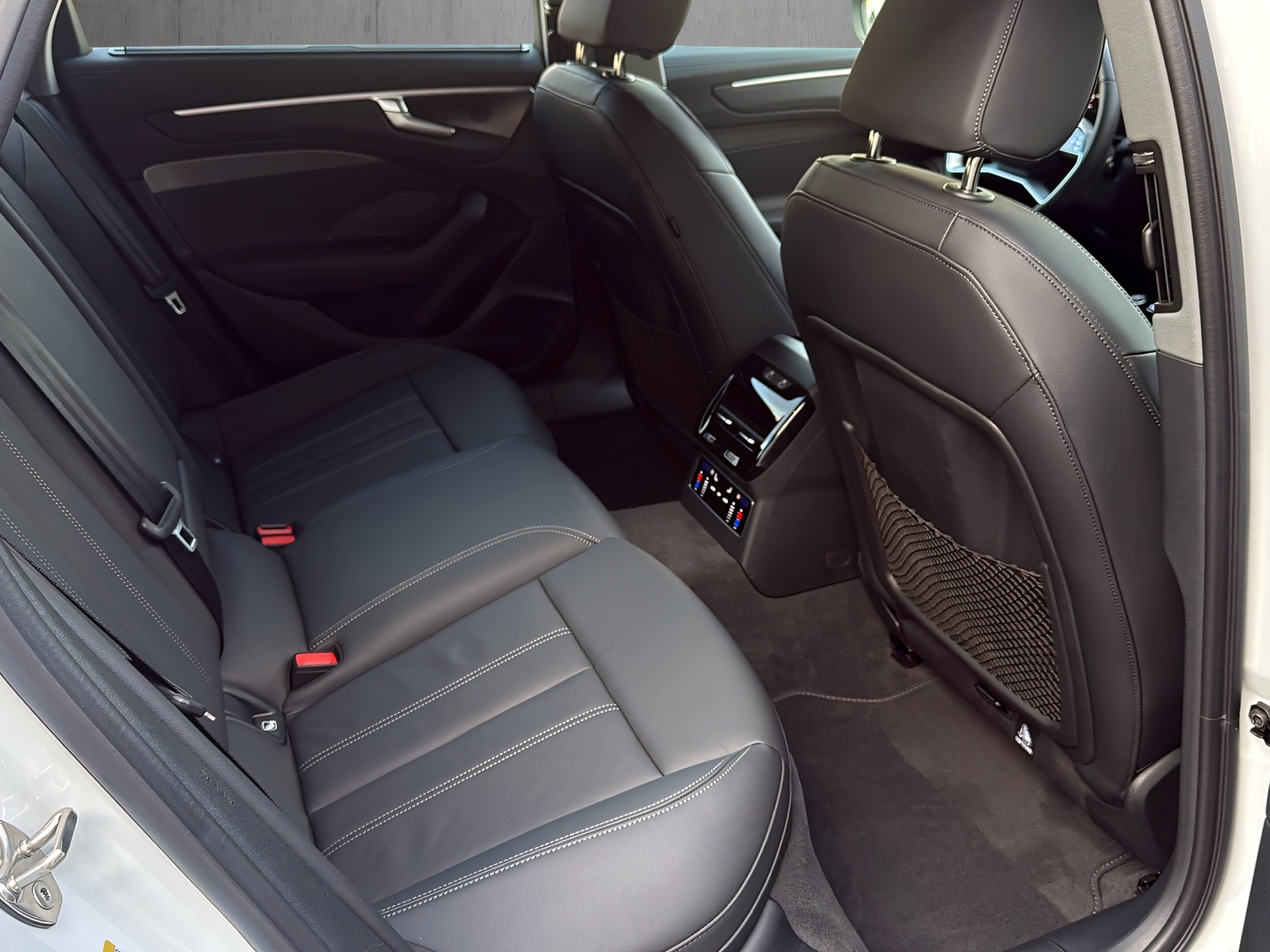 AUDI A6 Avant e-hybrid quattro 220 kW*Neues A6 Modell, 5-Jahre Audi Werksgarantie*-image-10