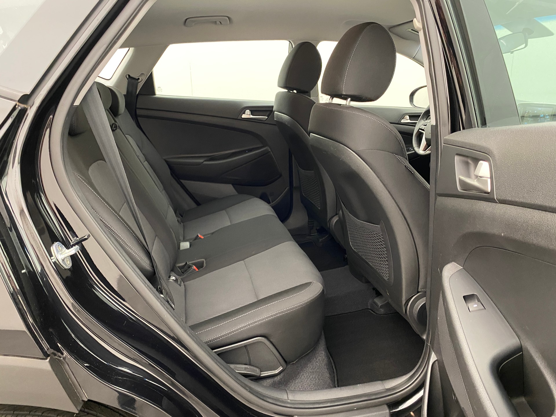 HYUNDAI Tuson 1.6 T-GDI 4WD Automat-image-12
