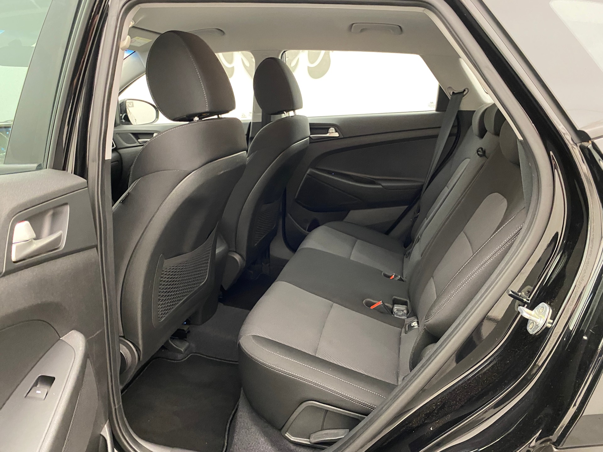 HYUNDAI Tuson 1.6 T-GDI 4WD Automat-image-13