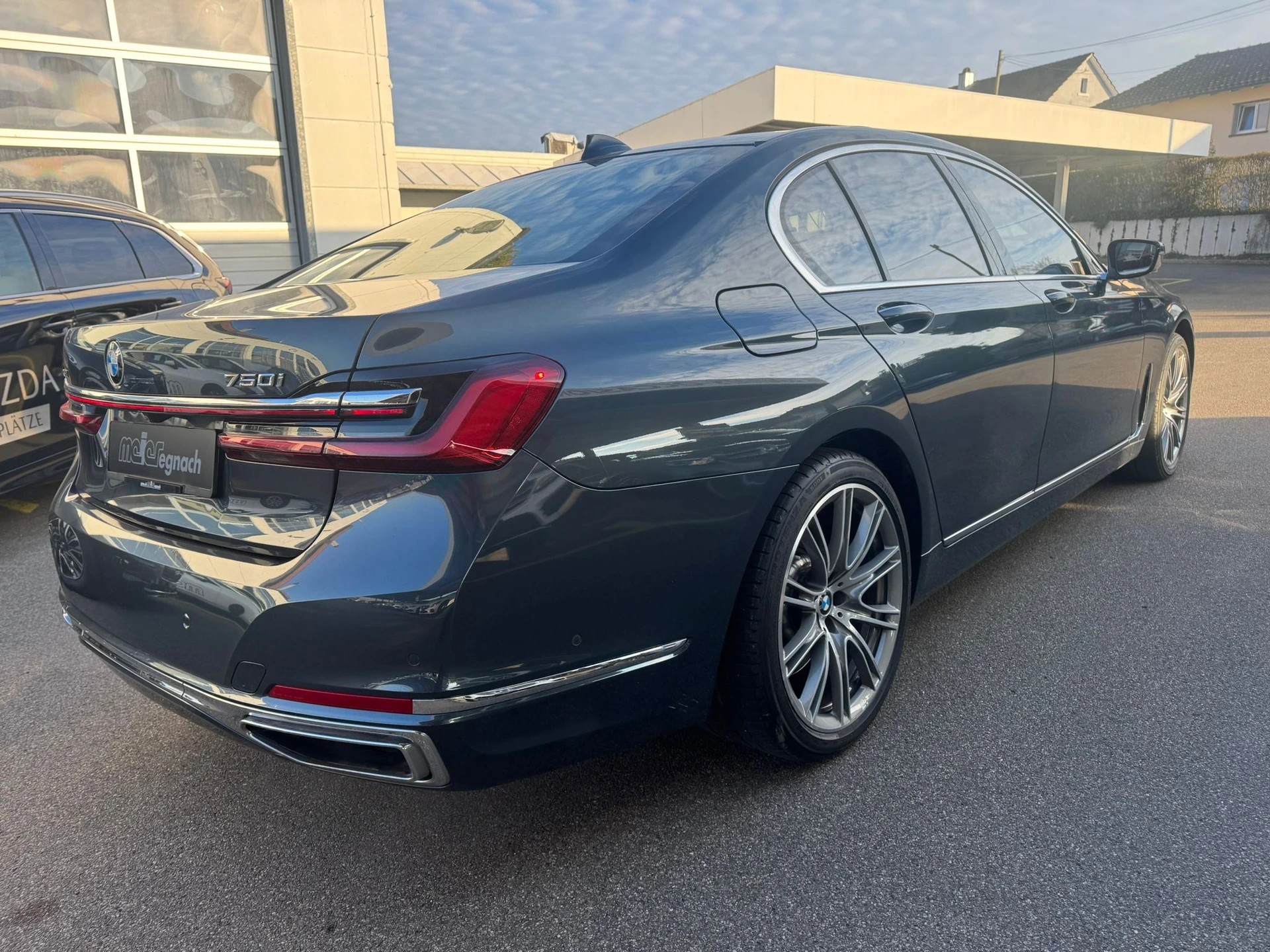 BMW 750i xDrive Steptronic-image-6