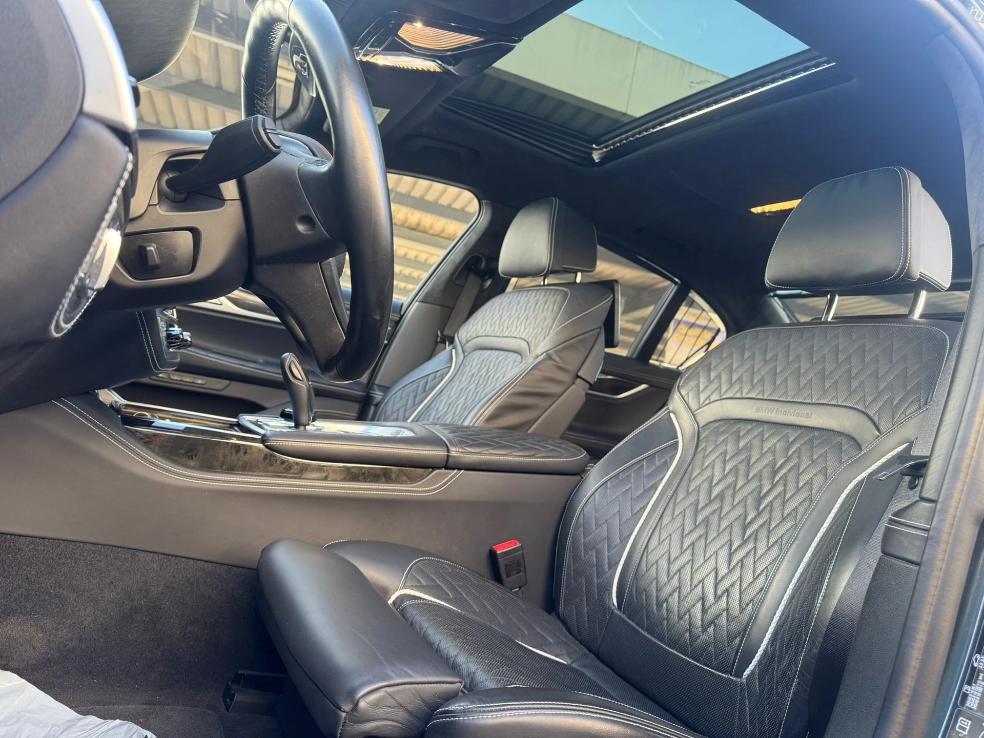 BMW 750i xDrive Steptronic-image-10