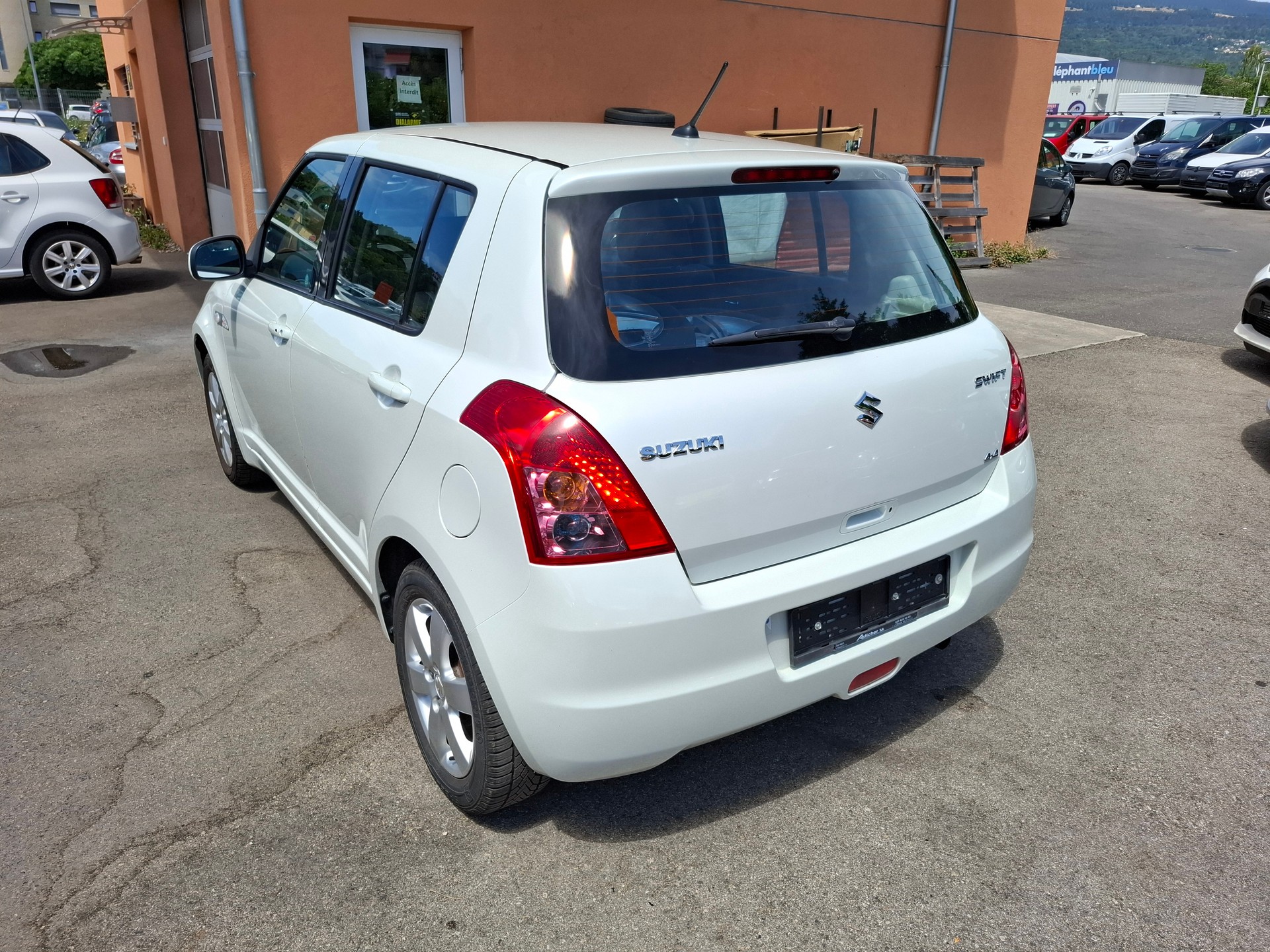 SUZUKI Swift 1.3i 16V GL Top 4x4 101 Edition-image-3