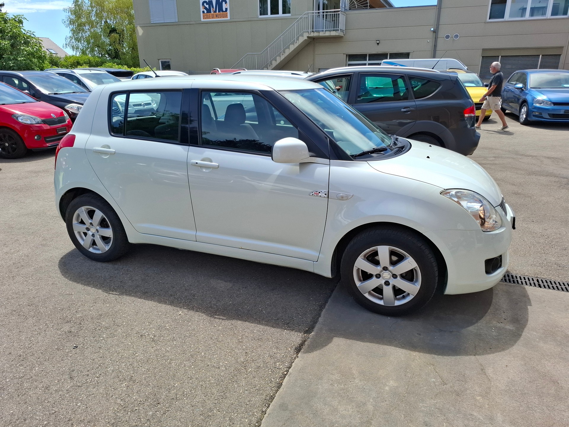 SUZUKI Swift 1.3i 16V GL Top 4x4 101 Edition-image-5