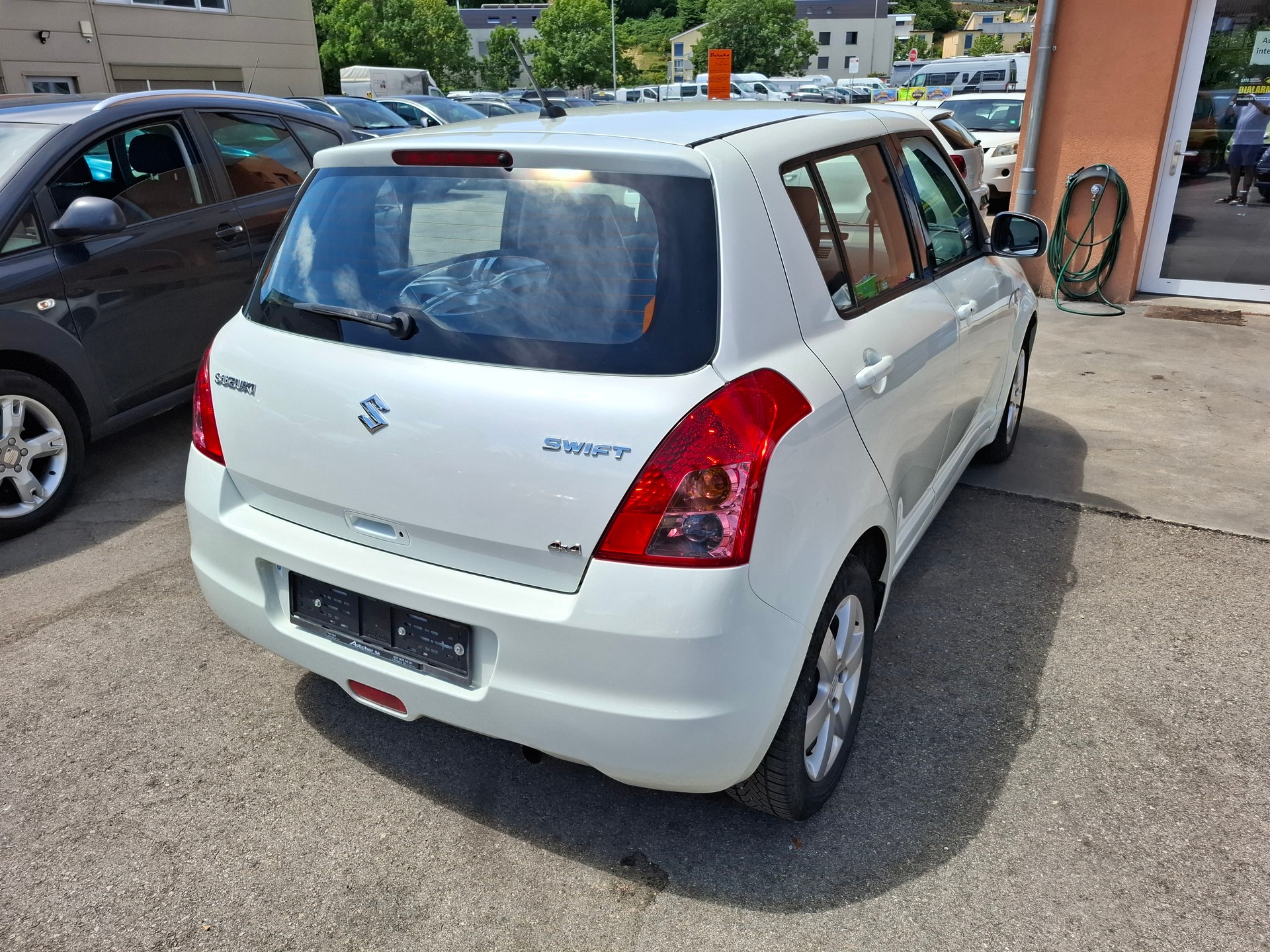 SUZUKI Swift 1.3i 16V GL Top 4x4 101 Edition-image-1