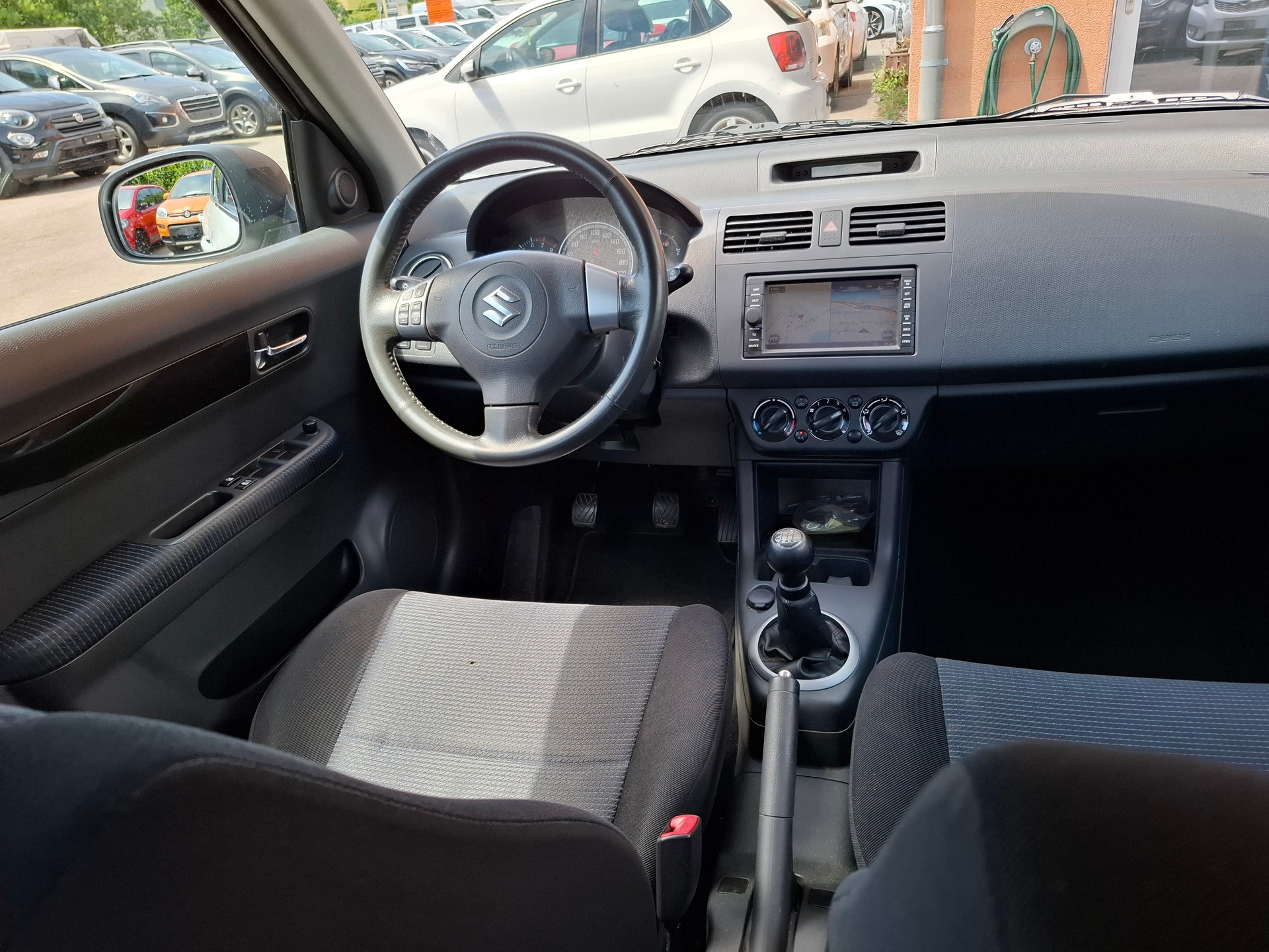 SUZUKI Swift 1.3i 16V GL Top 4x4 101 Edition-image-9