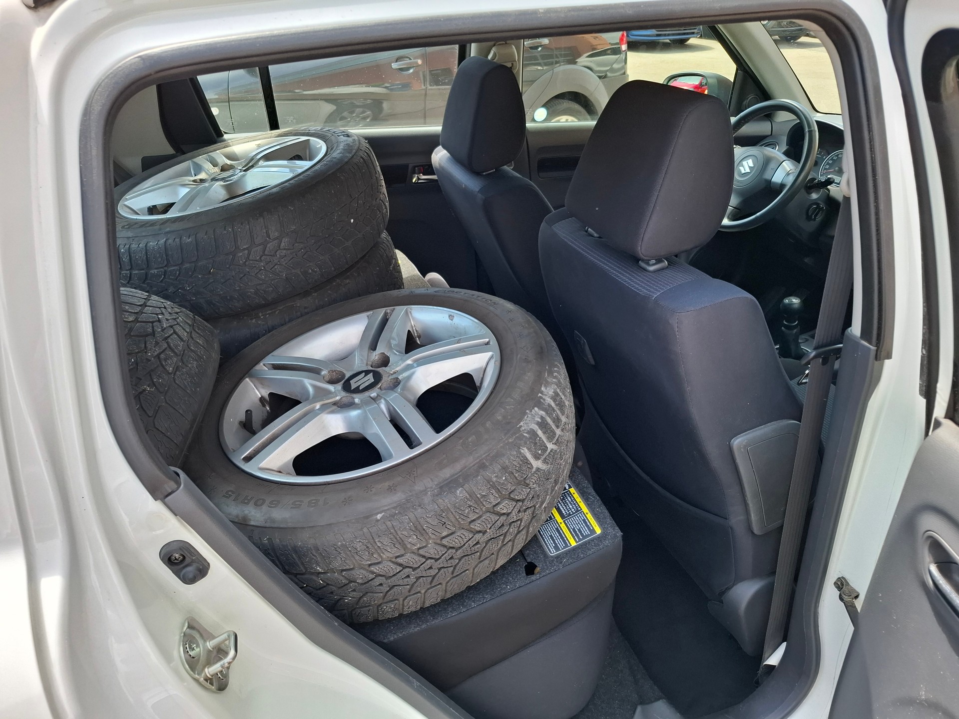 SUZUKI Swift 1.3i 16V GL Top 4x4 101 Edition-image-8