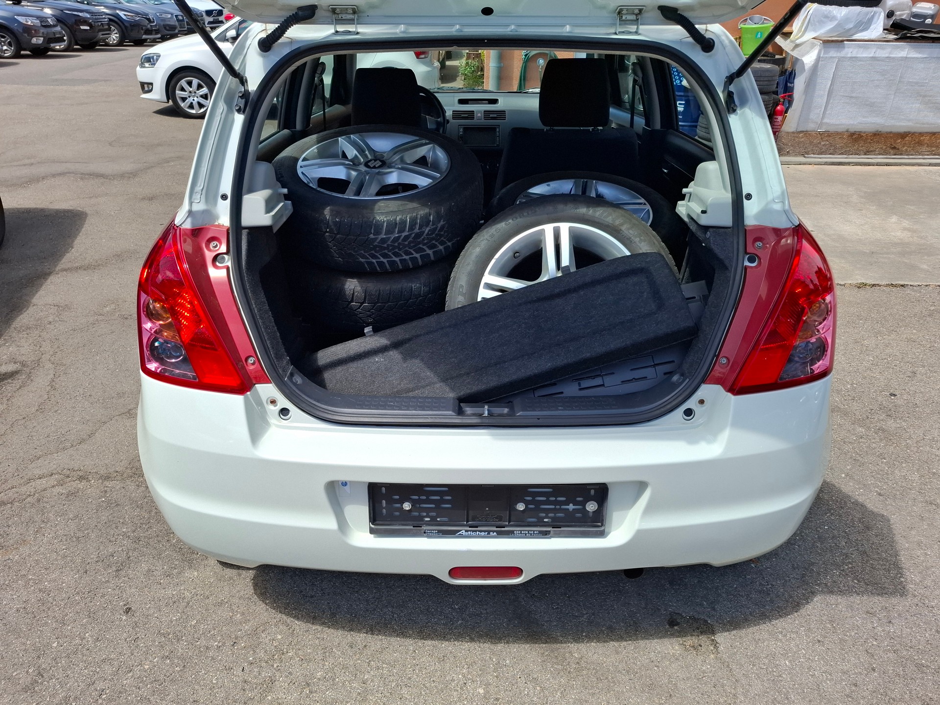 SUZUKI Swift 1.3i 16V GL Top 4x4 101 Edition-image-11