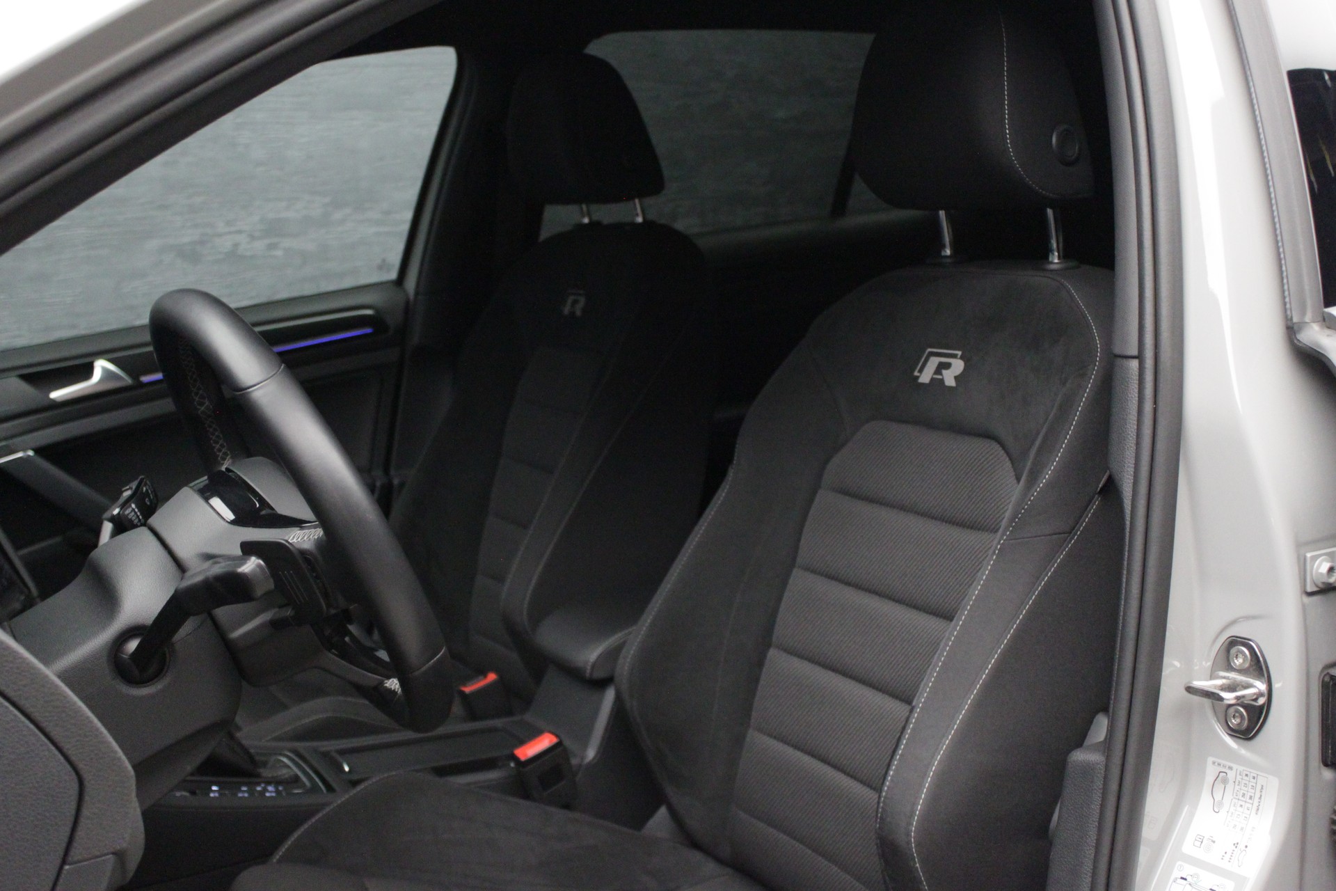 VW Golf 2.0 TSI R 4Motion DSG-image-15