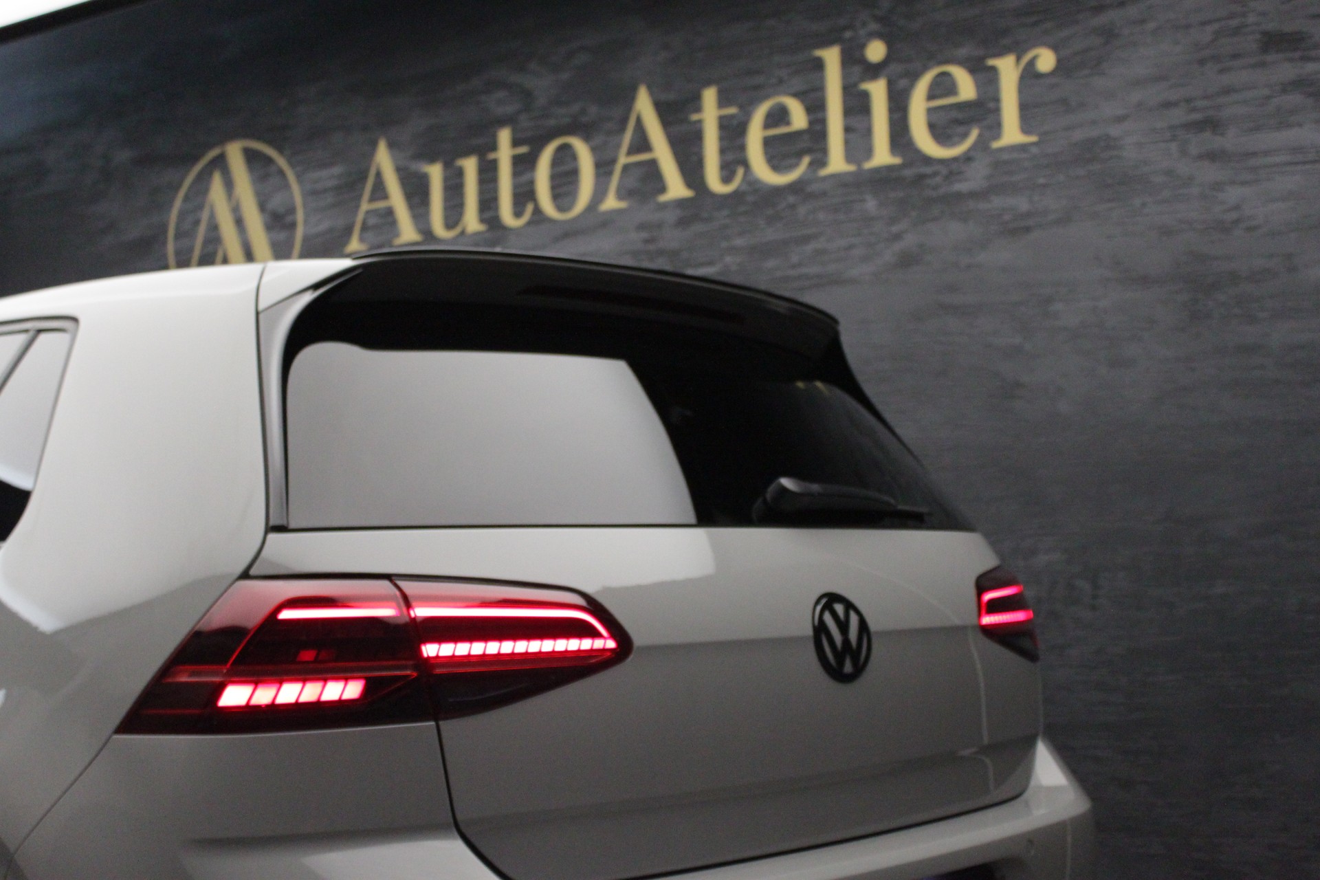 VW Golf 2.0 TSI R 4Motion DSG-image-12
