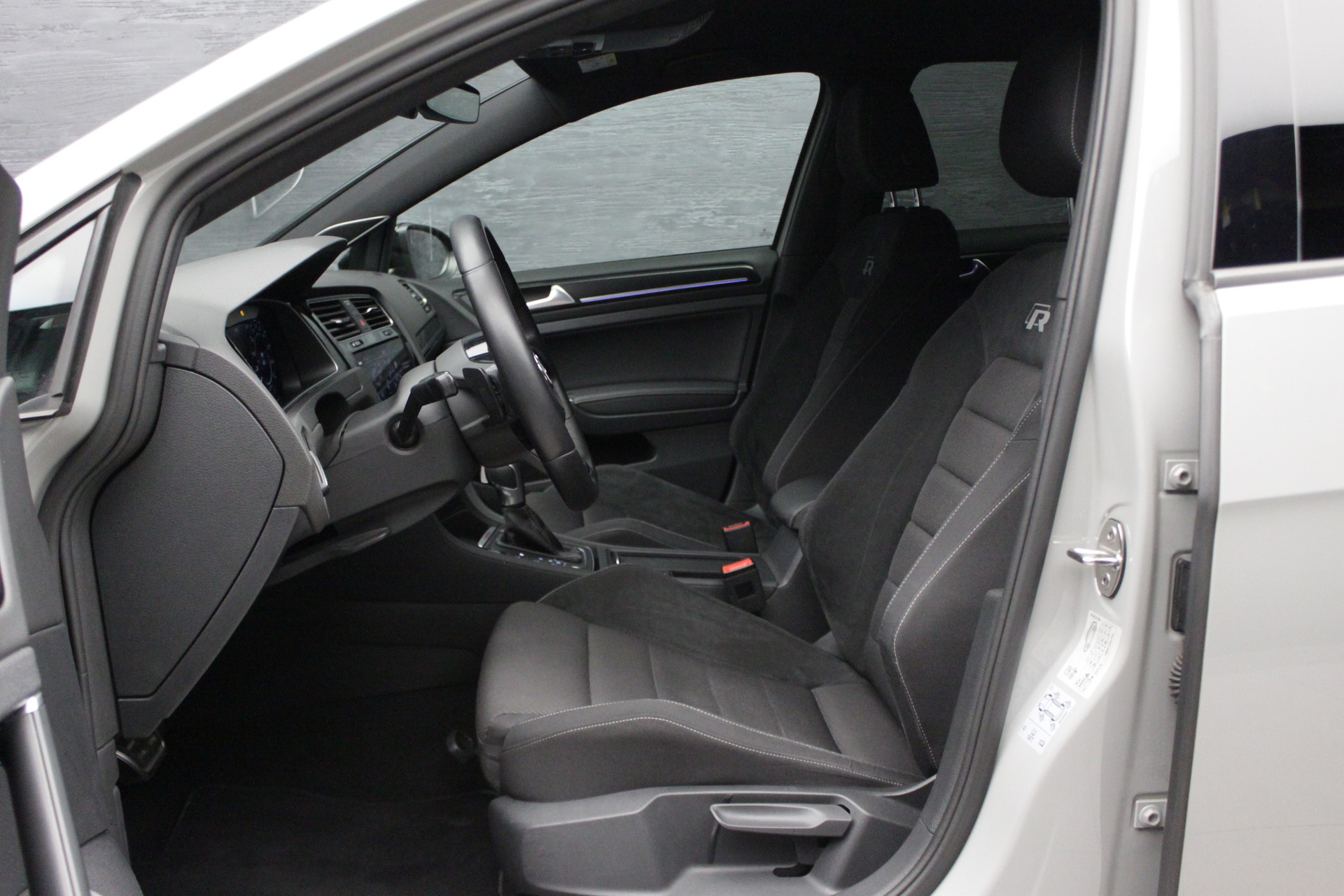 VW Golf 2.0 TSI R 4Motion DSG-image-16