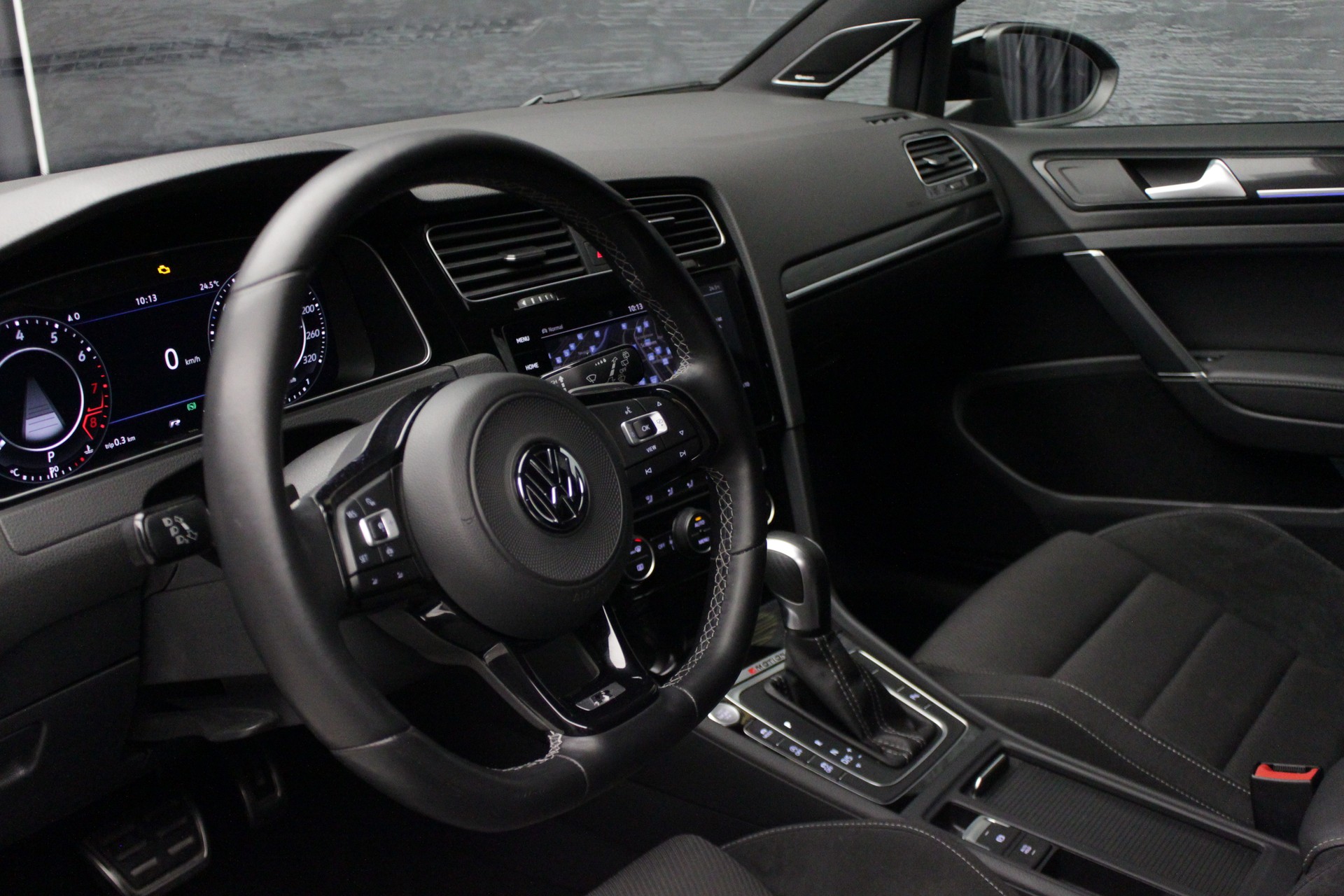 VW Golf 2.0 TSI R 4Motion DSG-image-19