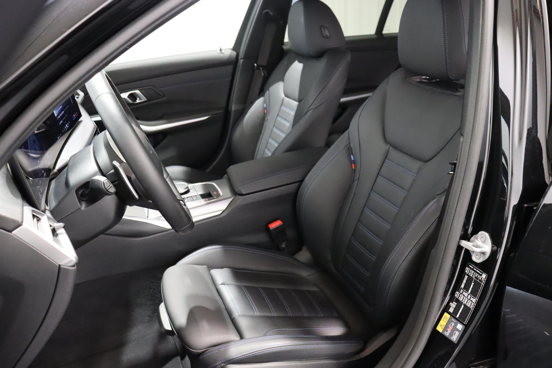 BMW 330e xDrive SAG Touring-image-10