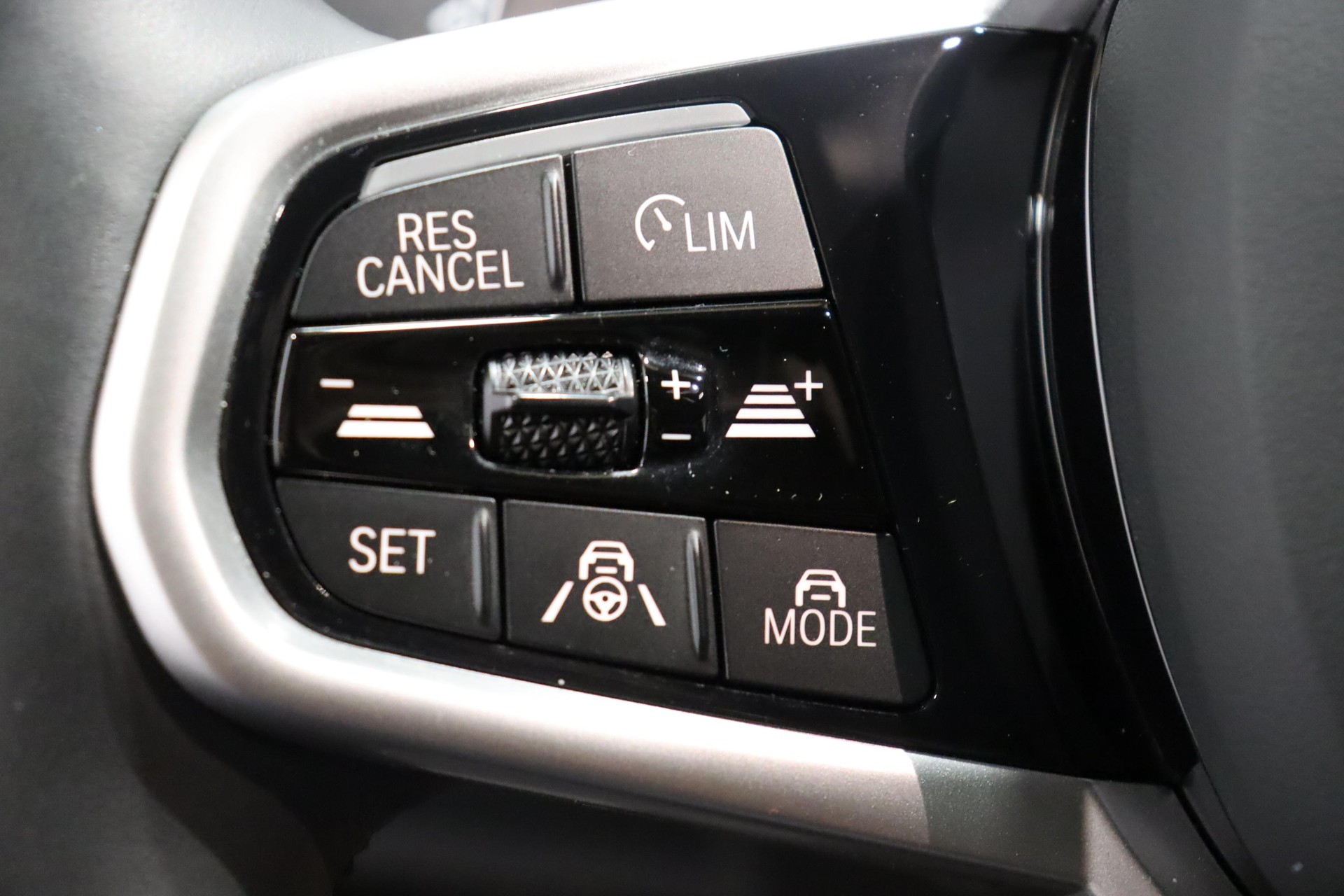 BMW 330e xDrive SAG Touring-image-18
