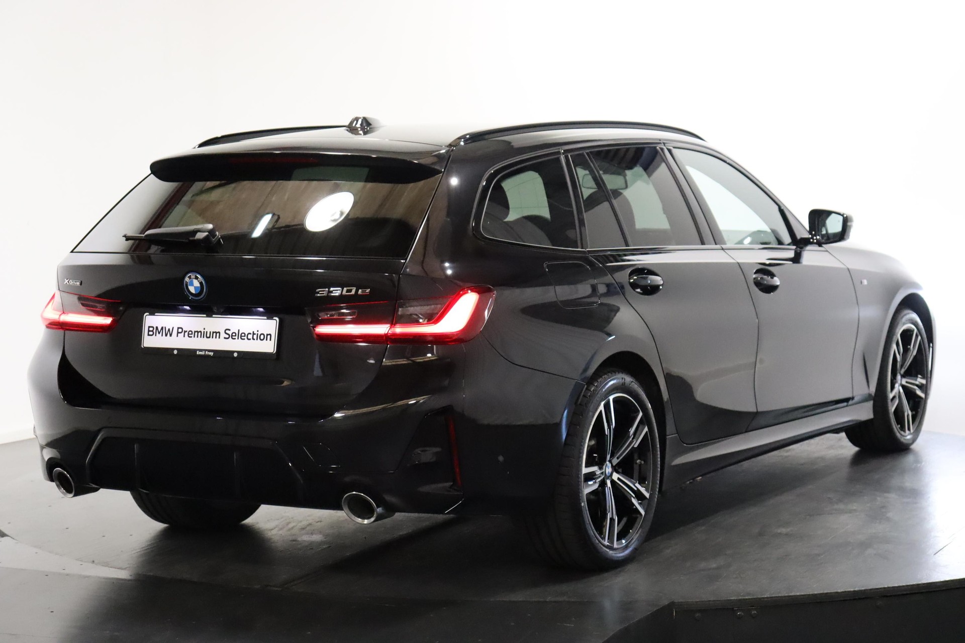 BMW 330e xDrive SAG Touring-showroom-element-2