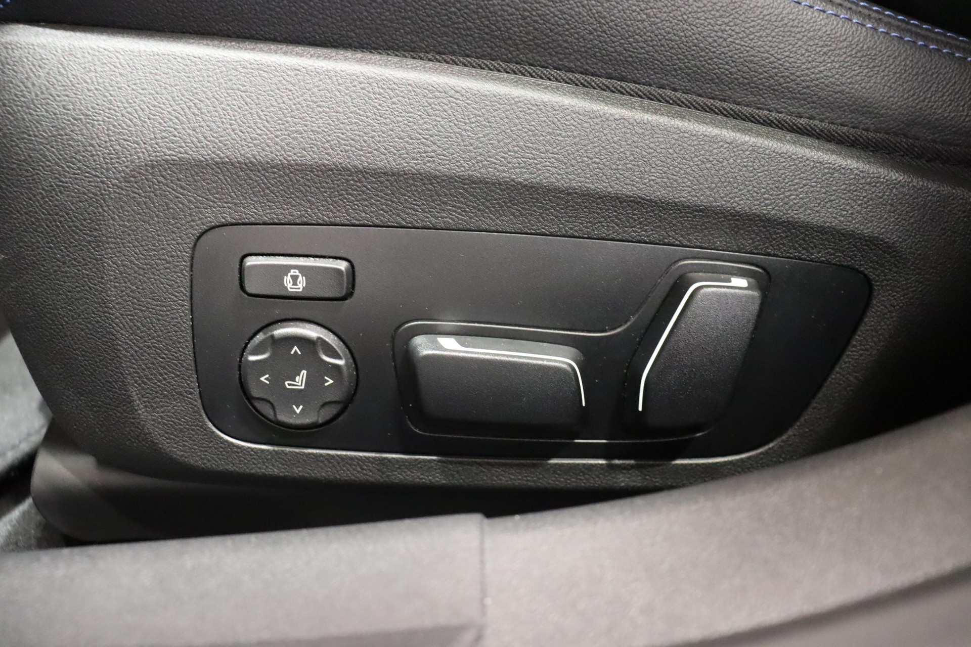 BMW 330e xDrive SAG Touring-image-17