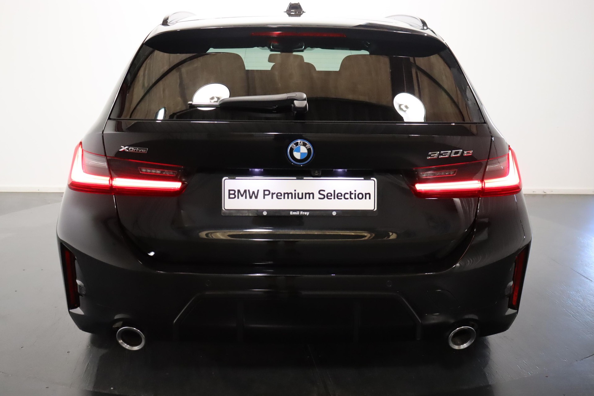 BMW 330e xDrive SAG Touring-image-4