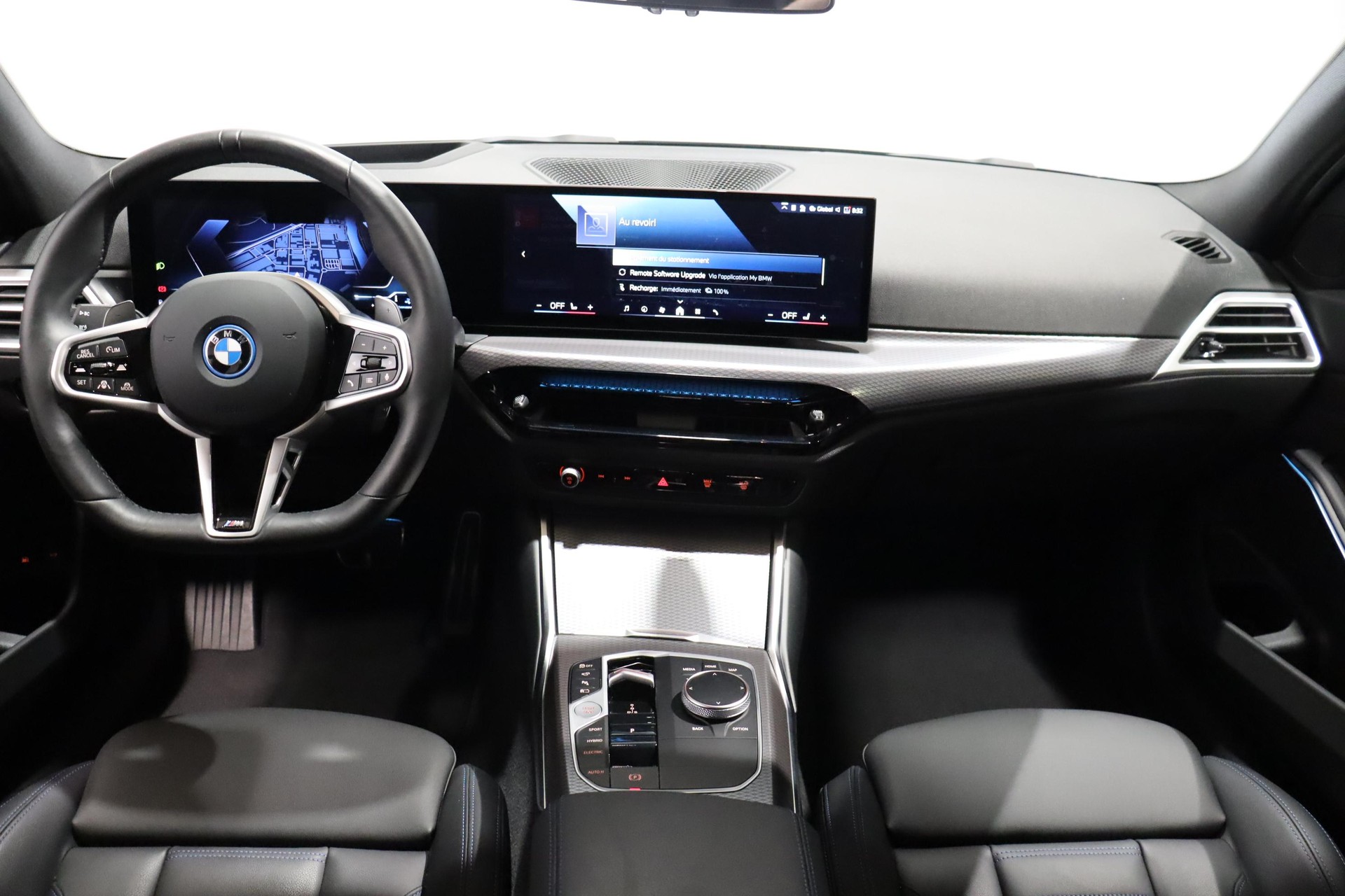 BMW 330e xDrive SAG Touring-image-8
