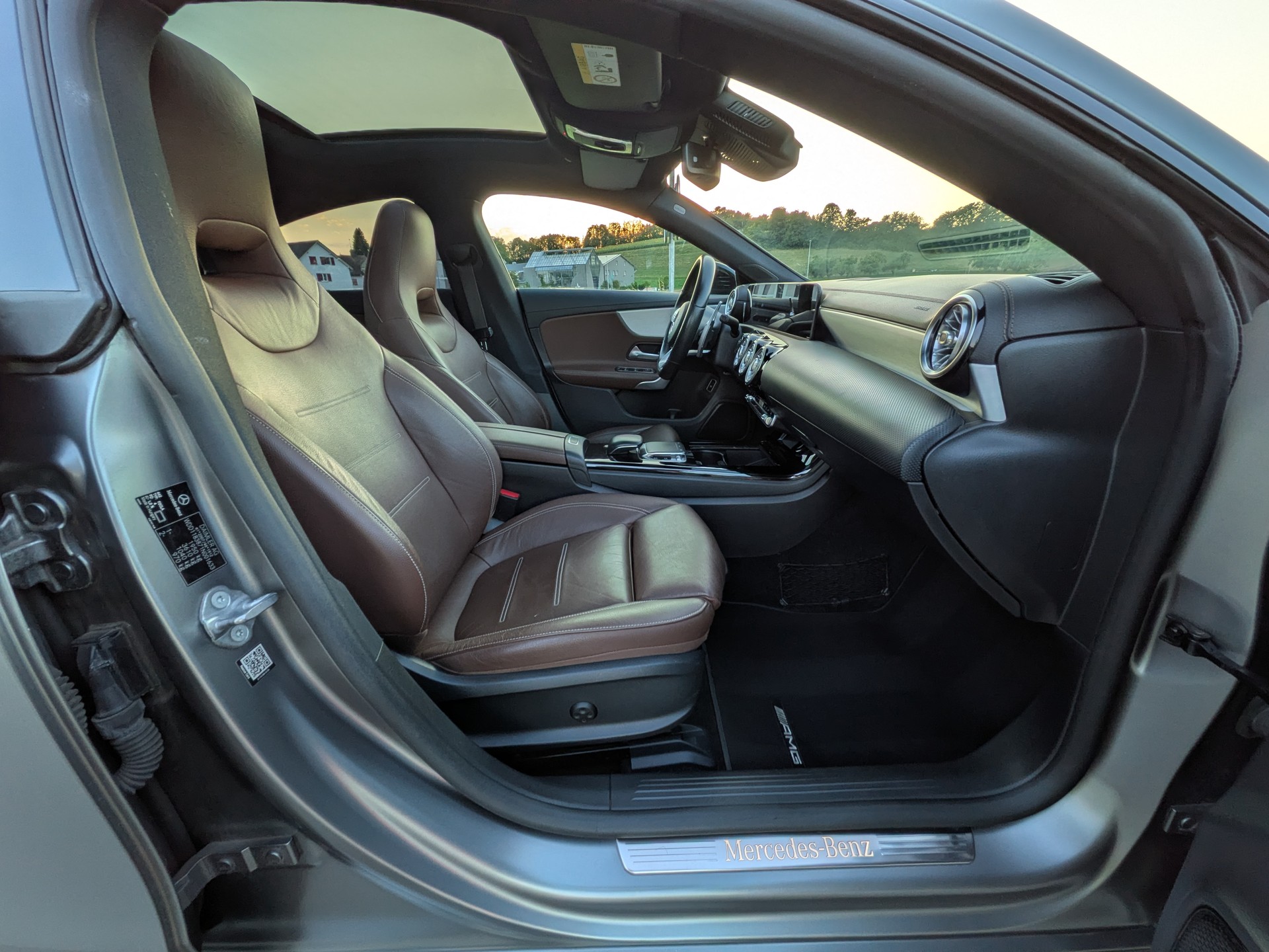 MERCEDES-BENZ CLA 200 AMG Line 7G-DCT-image-13