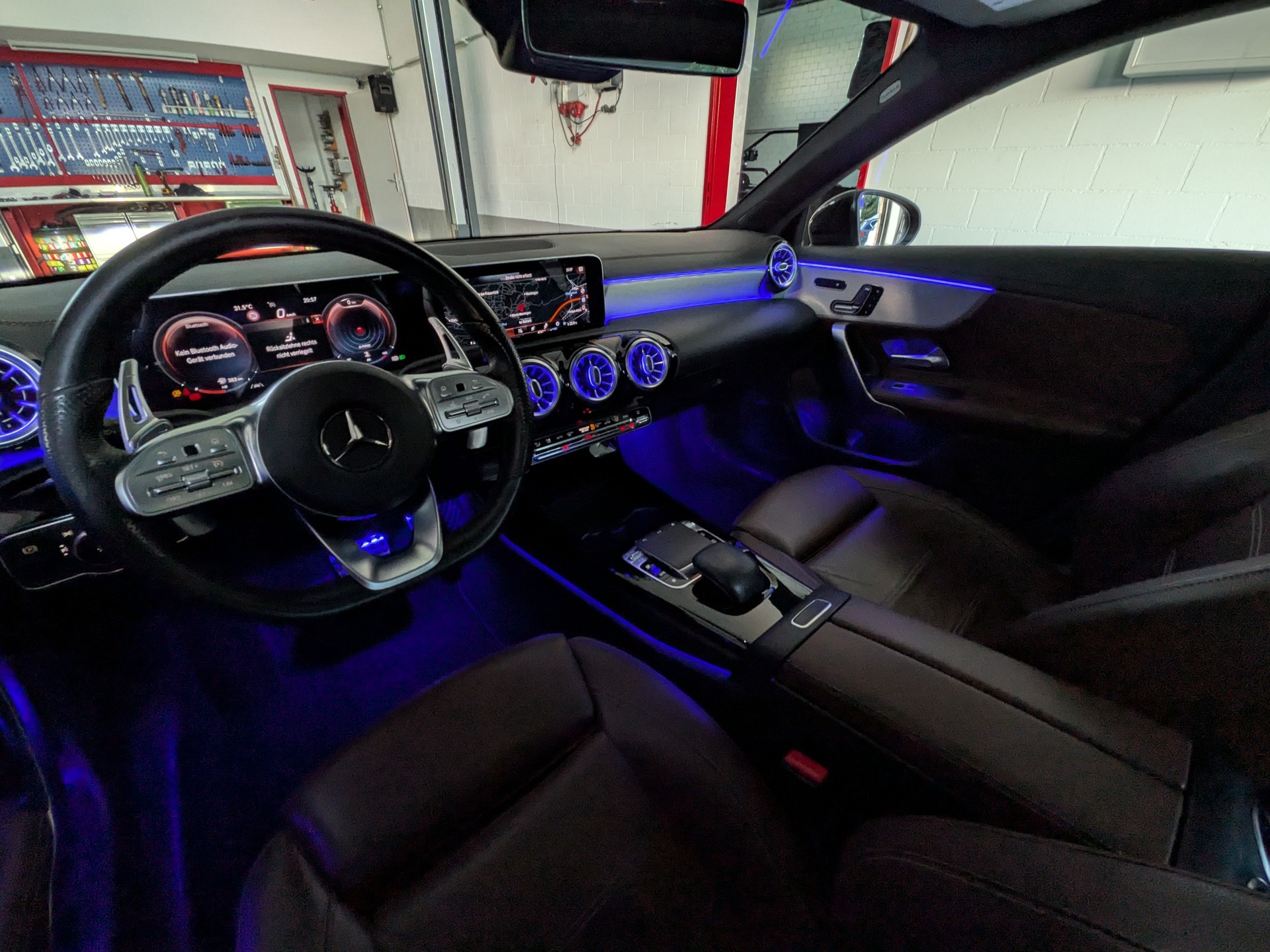 MERCEDES-BENZ CLA 200 AMG Line 7G-DCT-image-22