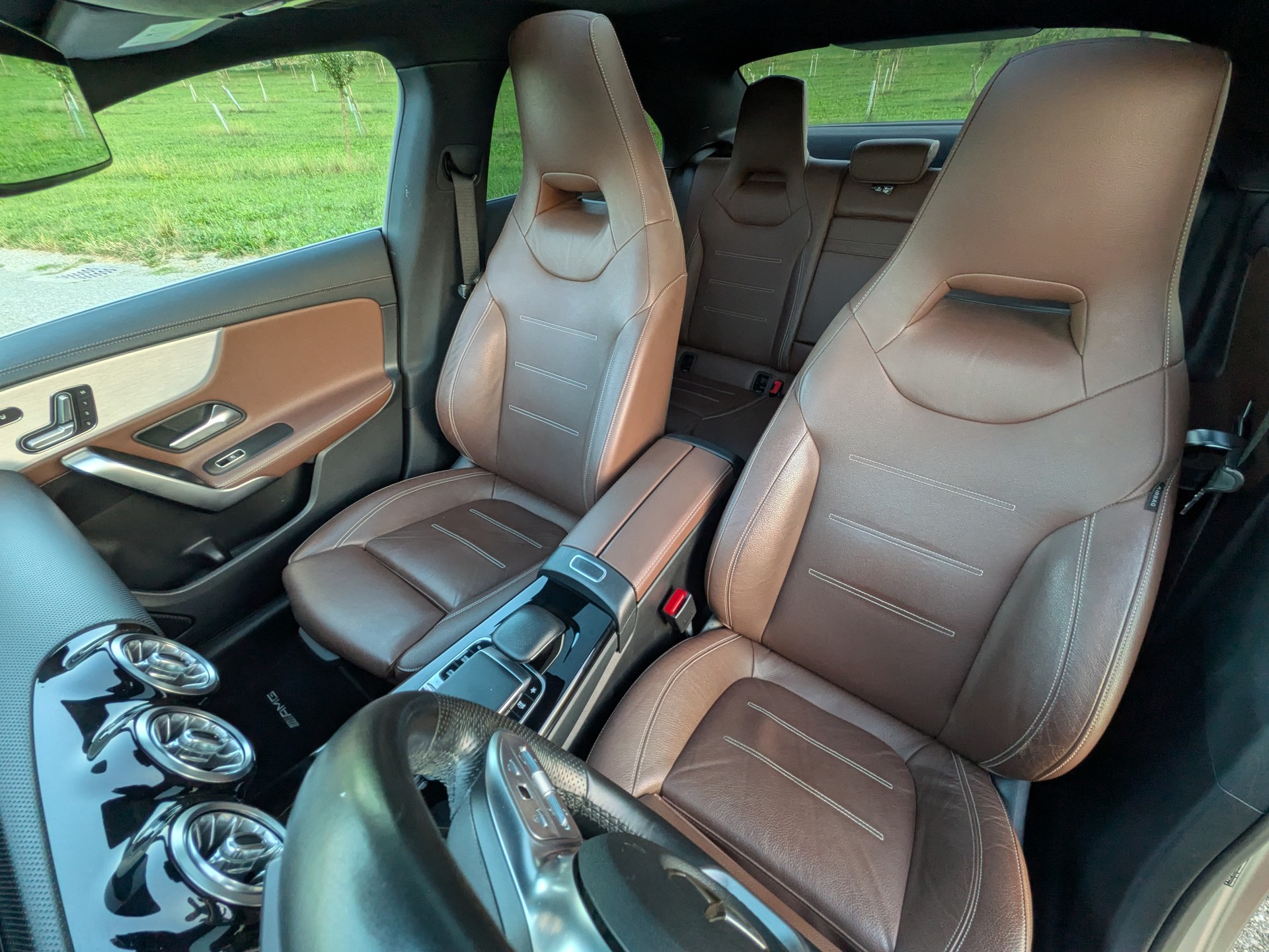 MERCEDES-BENZ CLA 200 AMG Line 7G-DCT-image-16