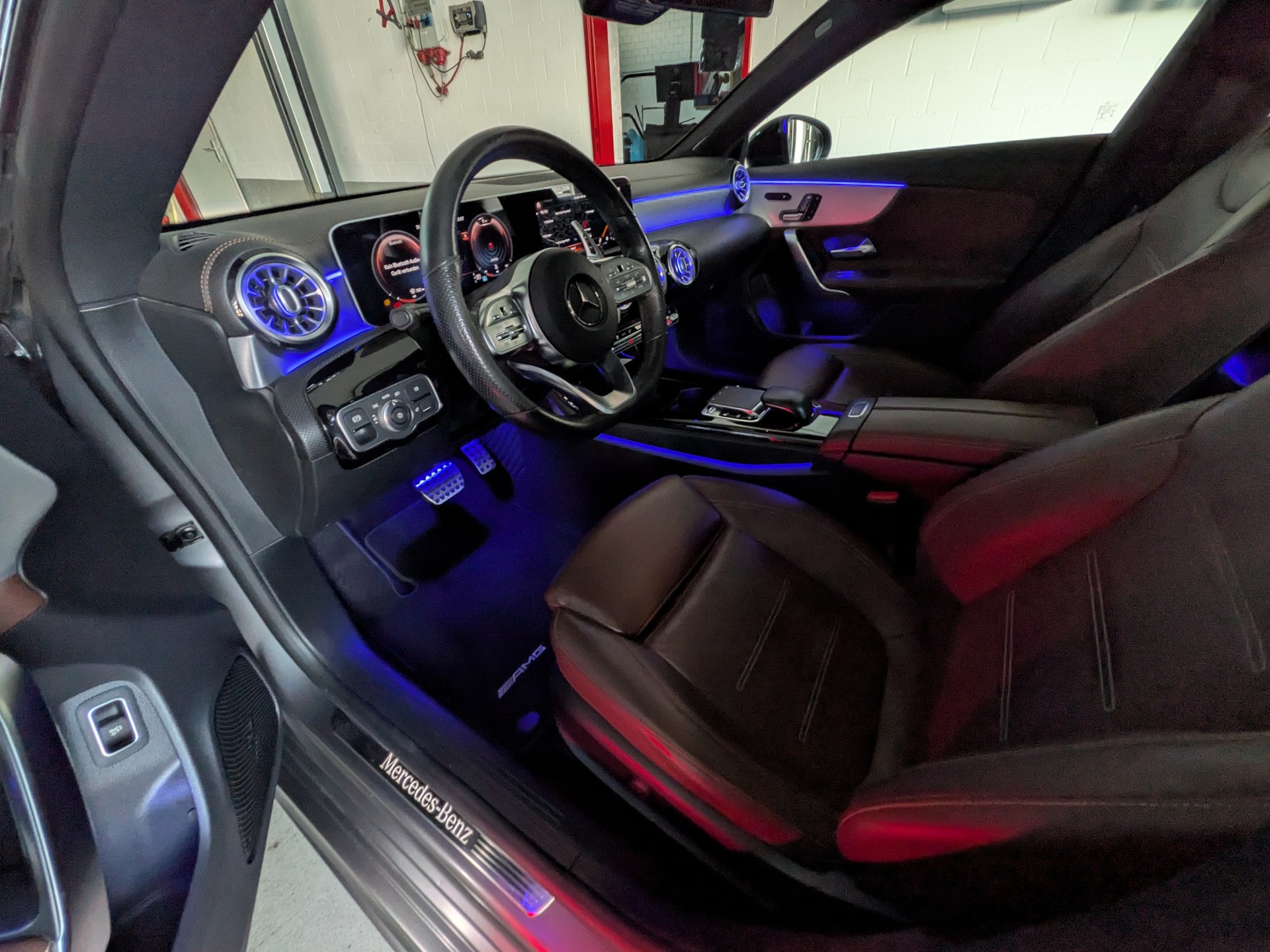 MERCEDES-BENZ CLA 200 AMG Line 7G-DCT-image-23