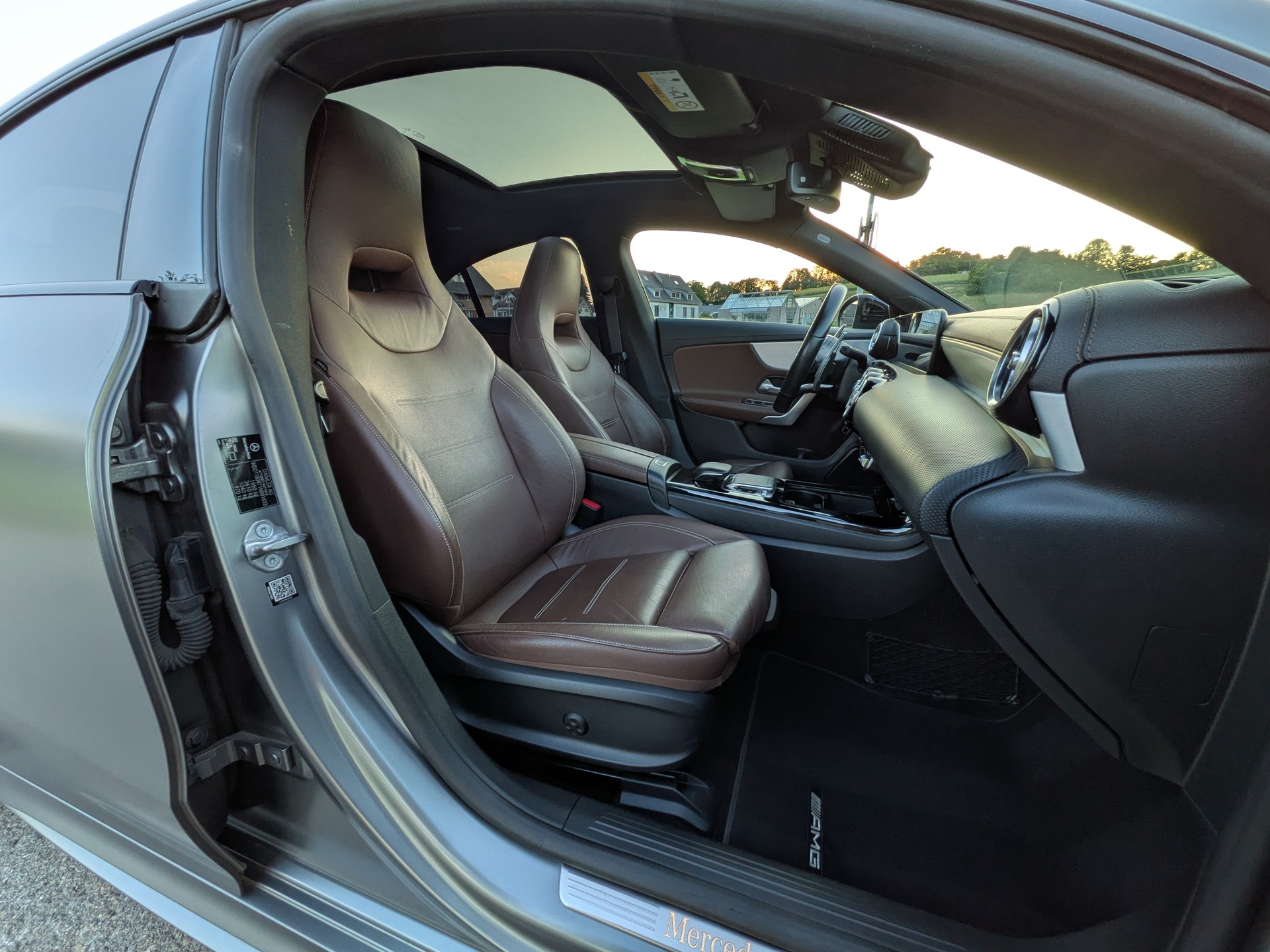 MERCEDES-BENZ CLA 200 AMG Line 7G-DCT-image-12