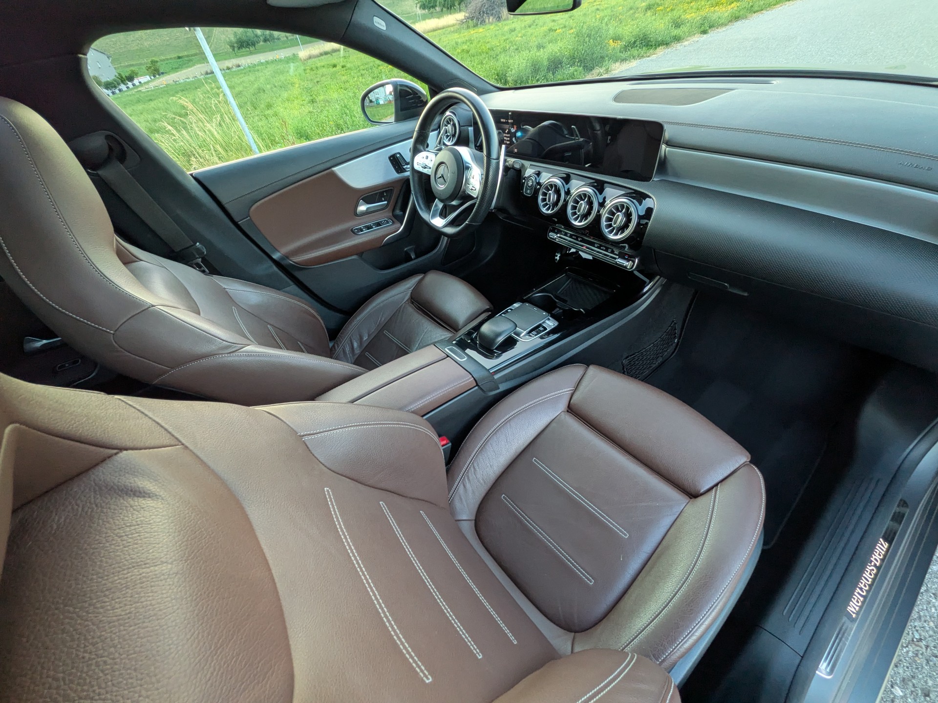MERCEDES-BENZ CLA 200 AMG Line 7G-DCT-image-14