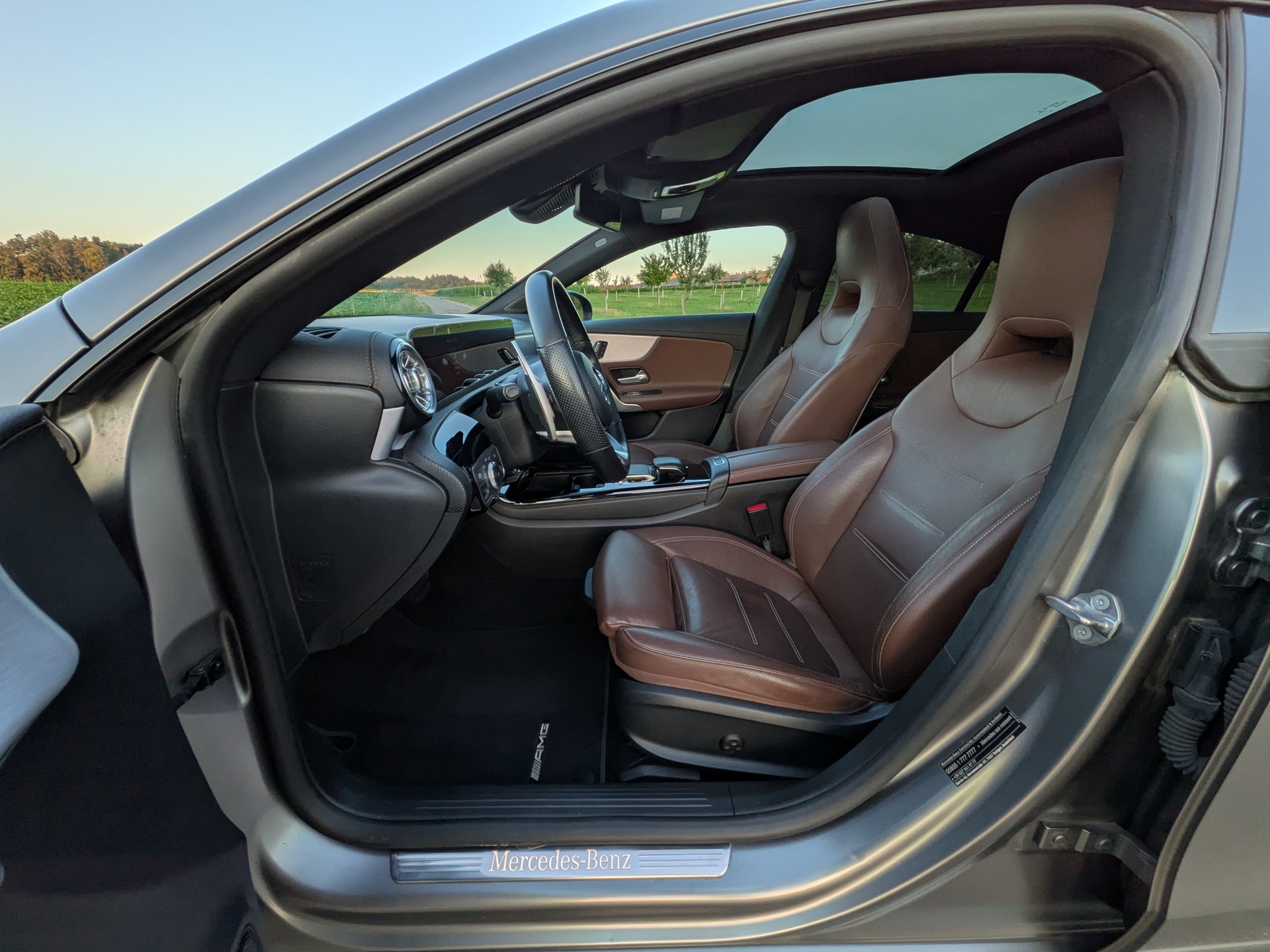 MERCEDES-BENZ CLA 200 AMG Line 7G-DCT-image-17