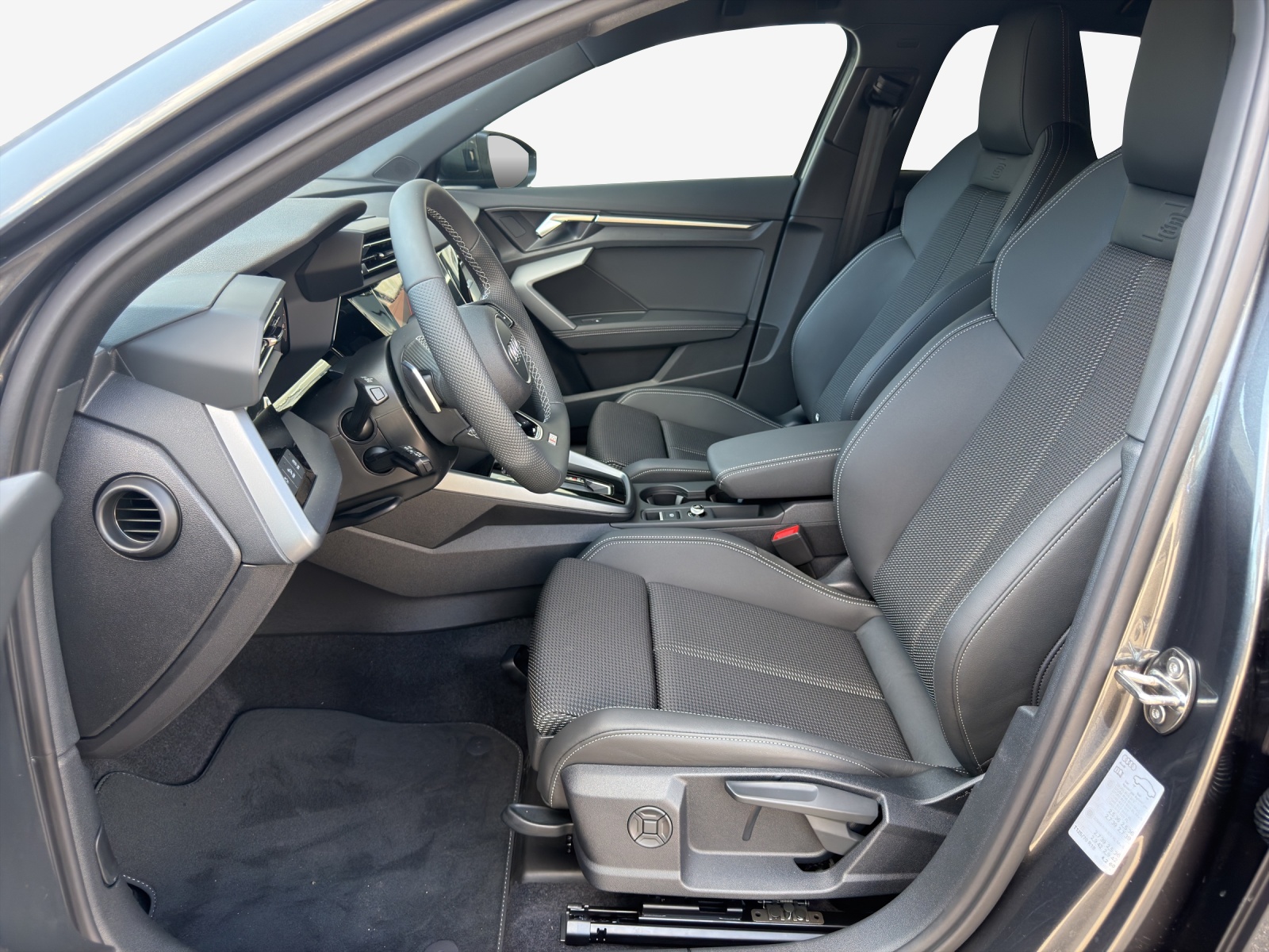 AUDI A3 Sportback TFSI 110 kW S line Attraction S tronic-image-7