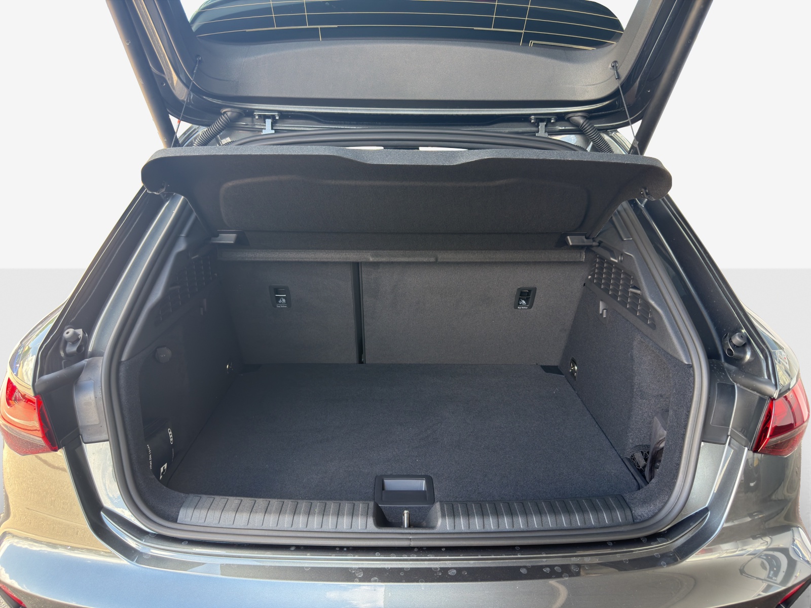 AUDI A3 Sportback TFSI 110 kW S line Attraction S tronic-image-12