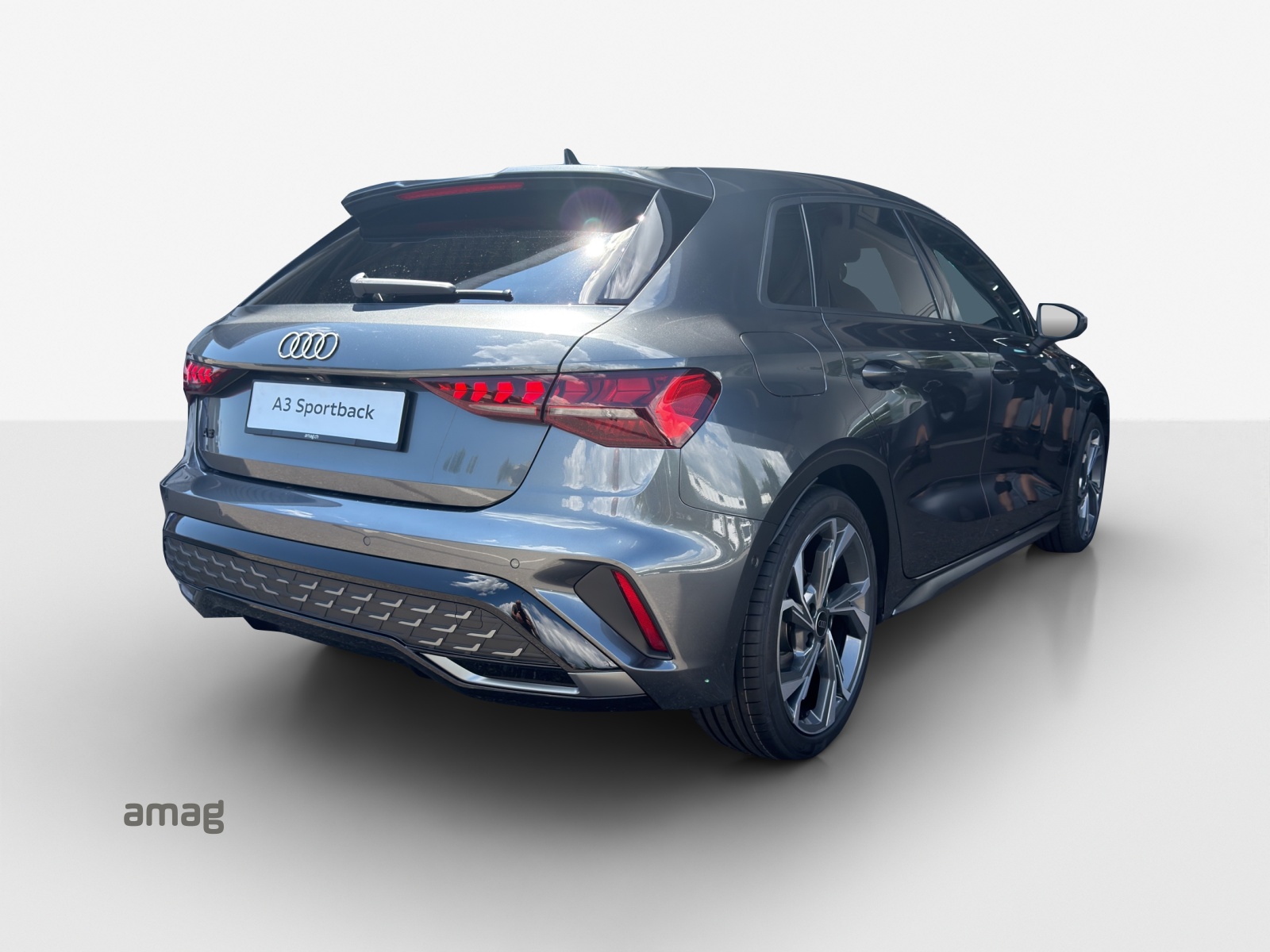 AUDI A3 Sportback TFSI 110 kW S line Attraction S tronic-image-4
