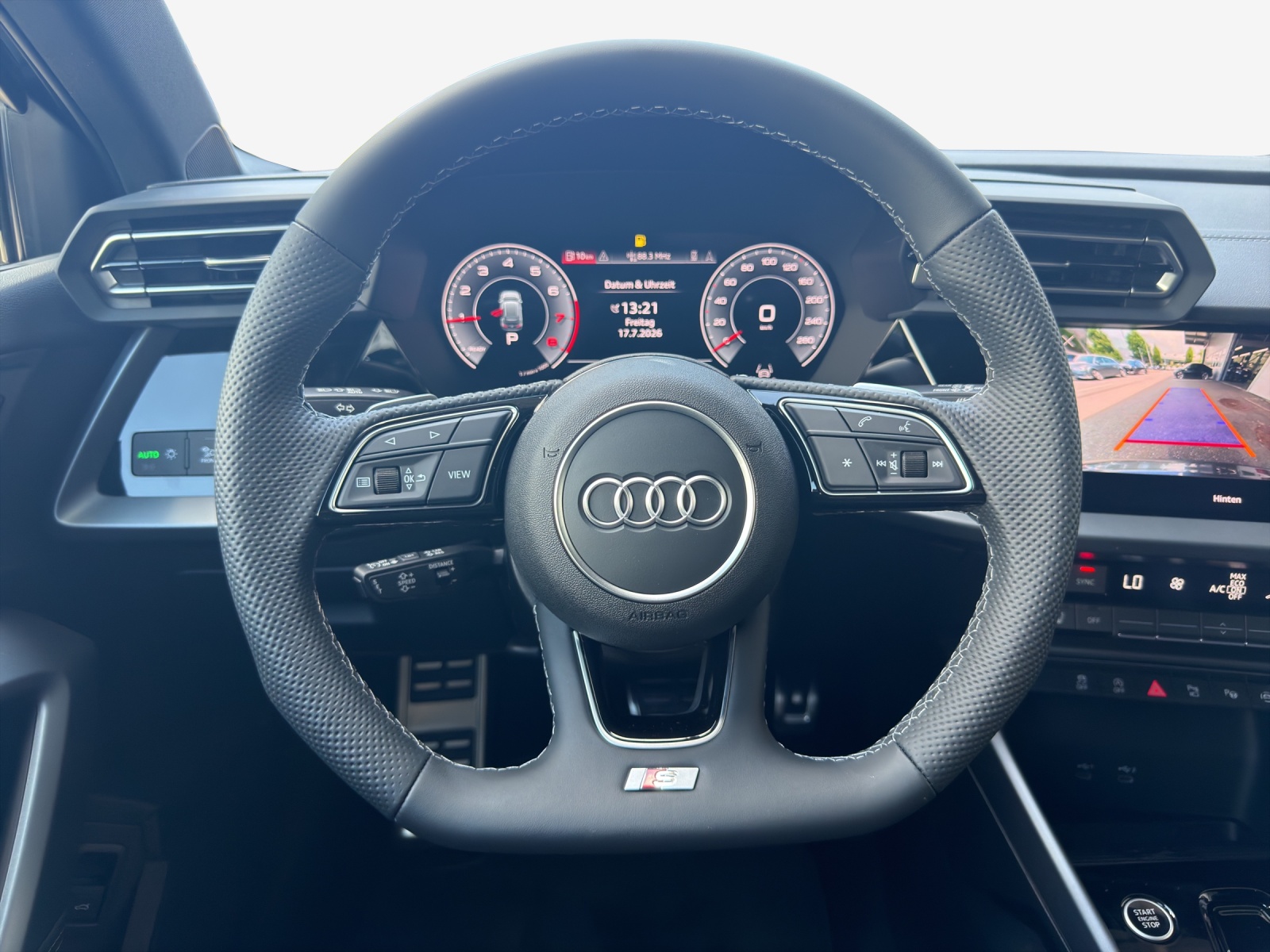 AUDI A3 Sportback TFSI 110 kW S line Attraction S tronic-image-9