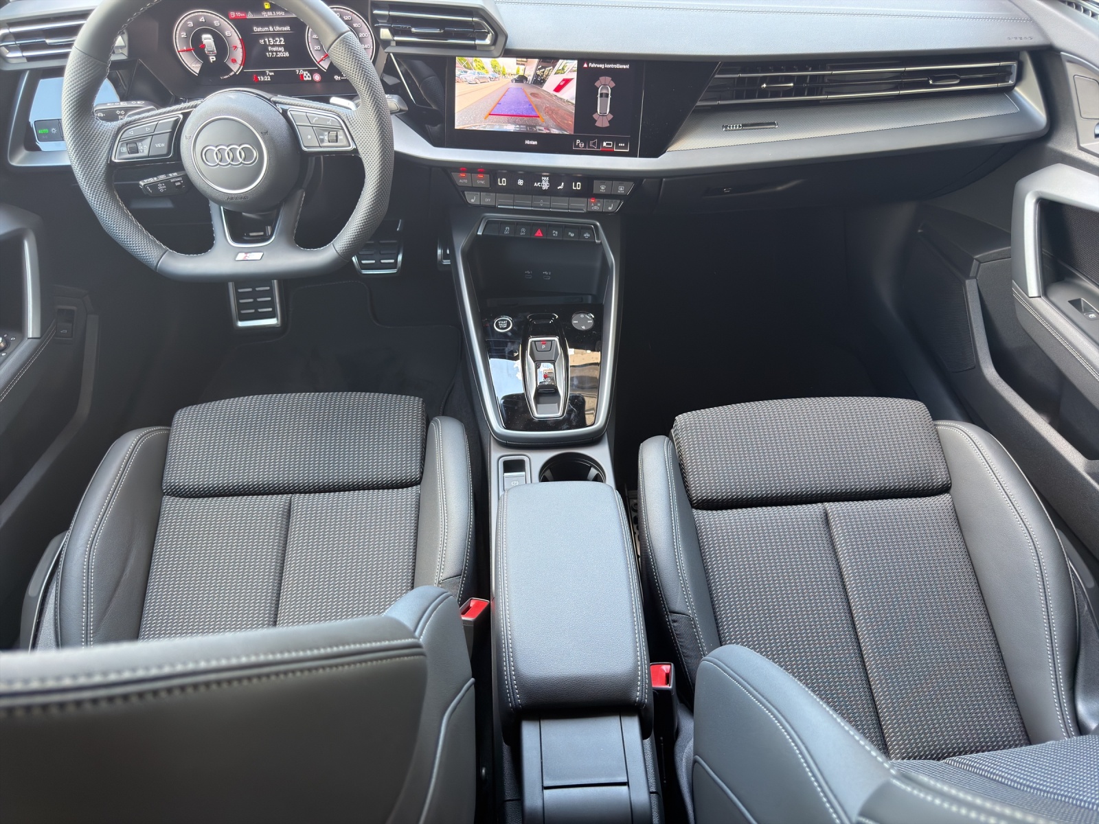 AUDI A3 Sportback TFSI 110 kW S line Attraction S tronic-image-8