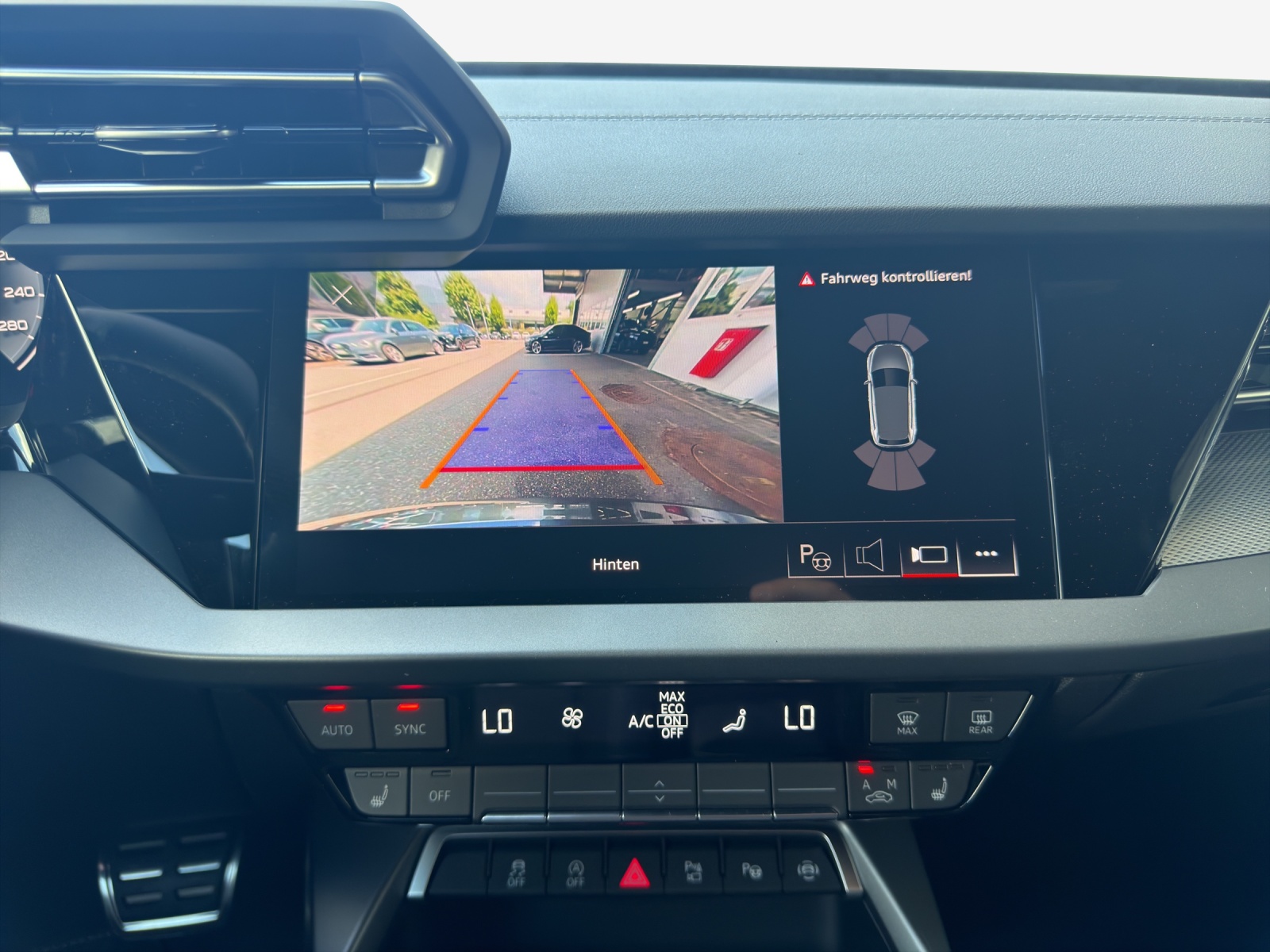 AUDI A3 Sportback TFSI 110 kW S line Attraction S tronic-image-10