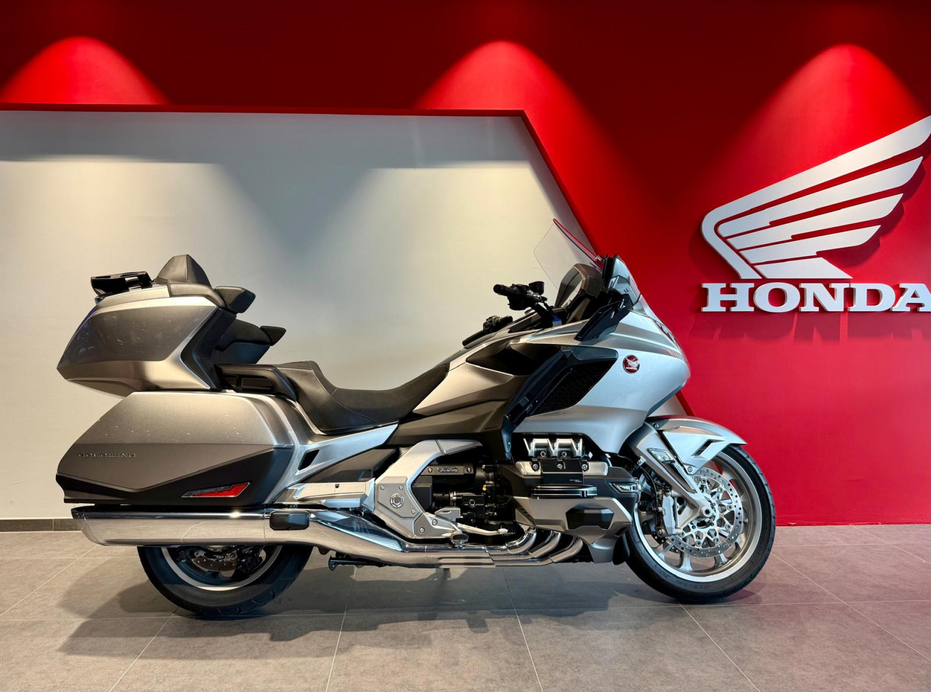 HONDA GL 1800 Gold Wing Tour DCT-showroom-element-2