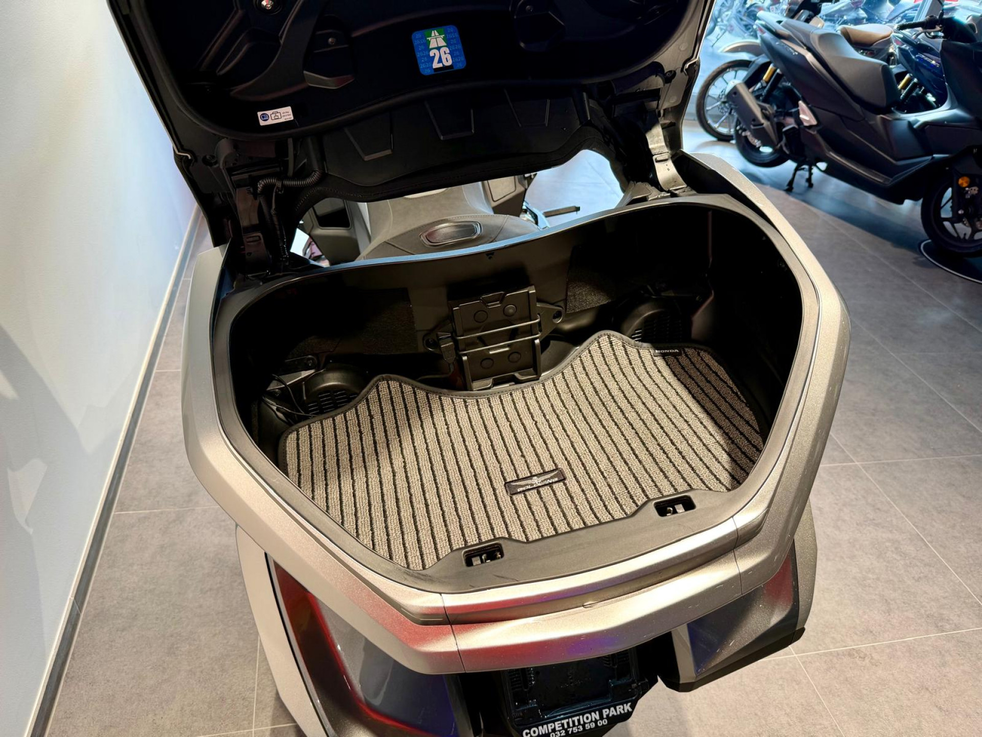 HONDA GL 1800 Gold Wing Tour DCT-image-9