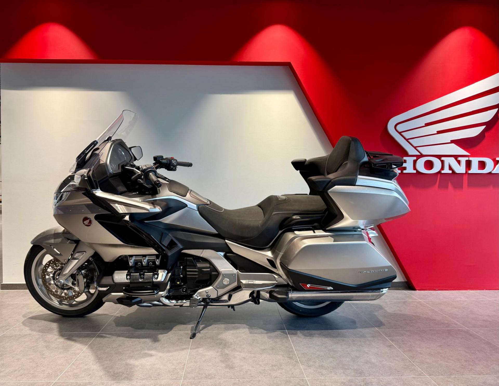 HONDA GL 1800 Gold Wing Tour DCT-showroom-element-1