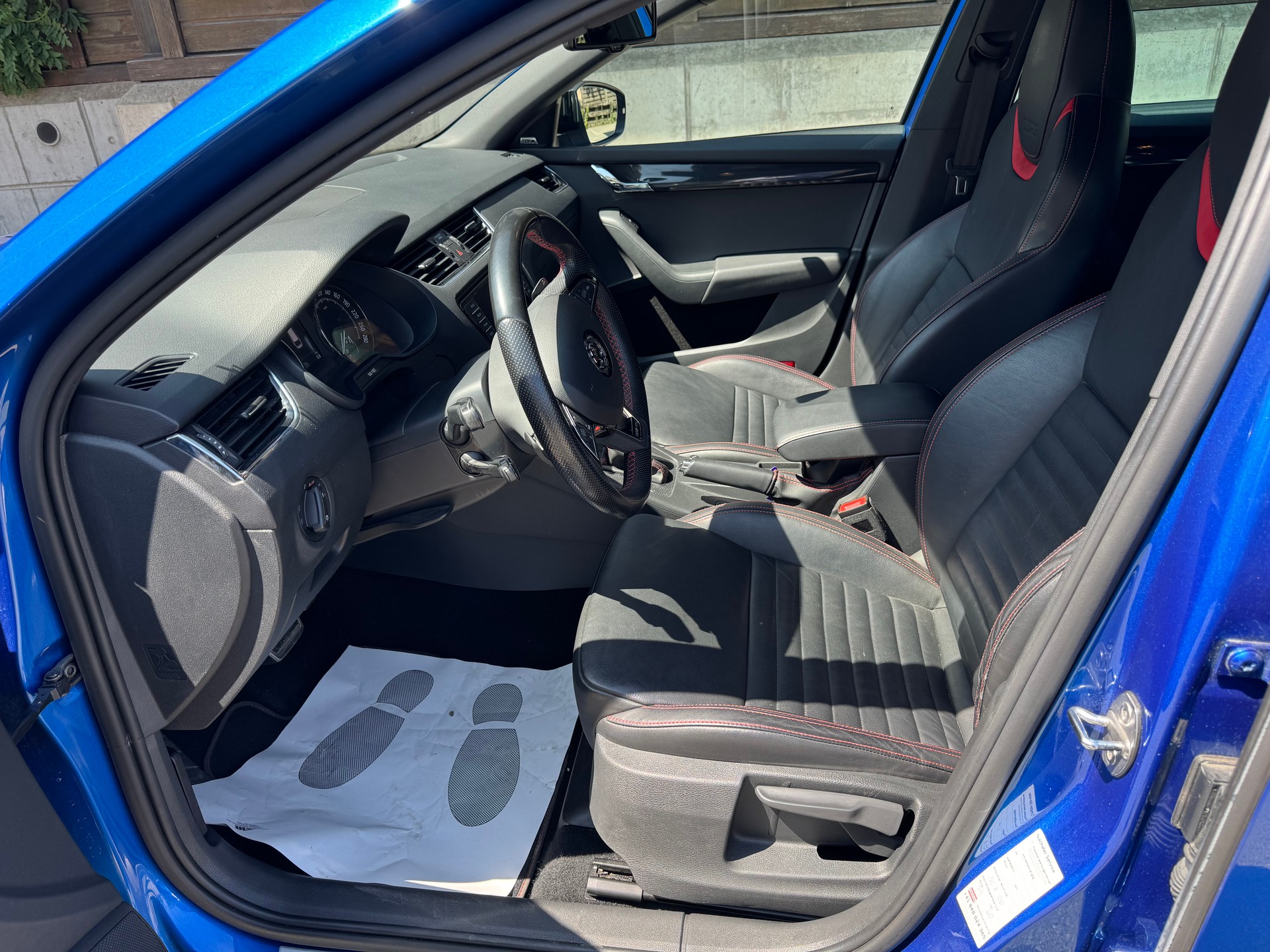 SKODA Octavia Combi 2.0 TDI RS 4x4 DSG-image-8