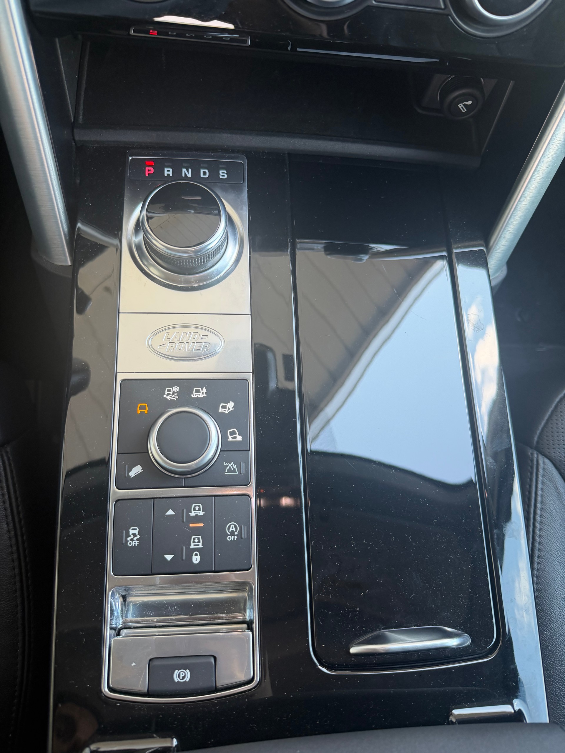 LAND ROVER Discovery 3.0 SDV6 HSE Automatic-image-12