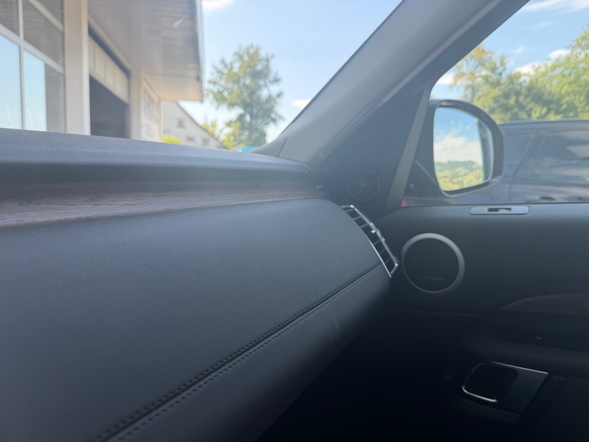 LAND ROVER Discovery 3.0 SDV6 HSE Automatic-image-13