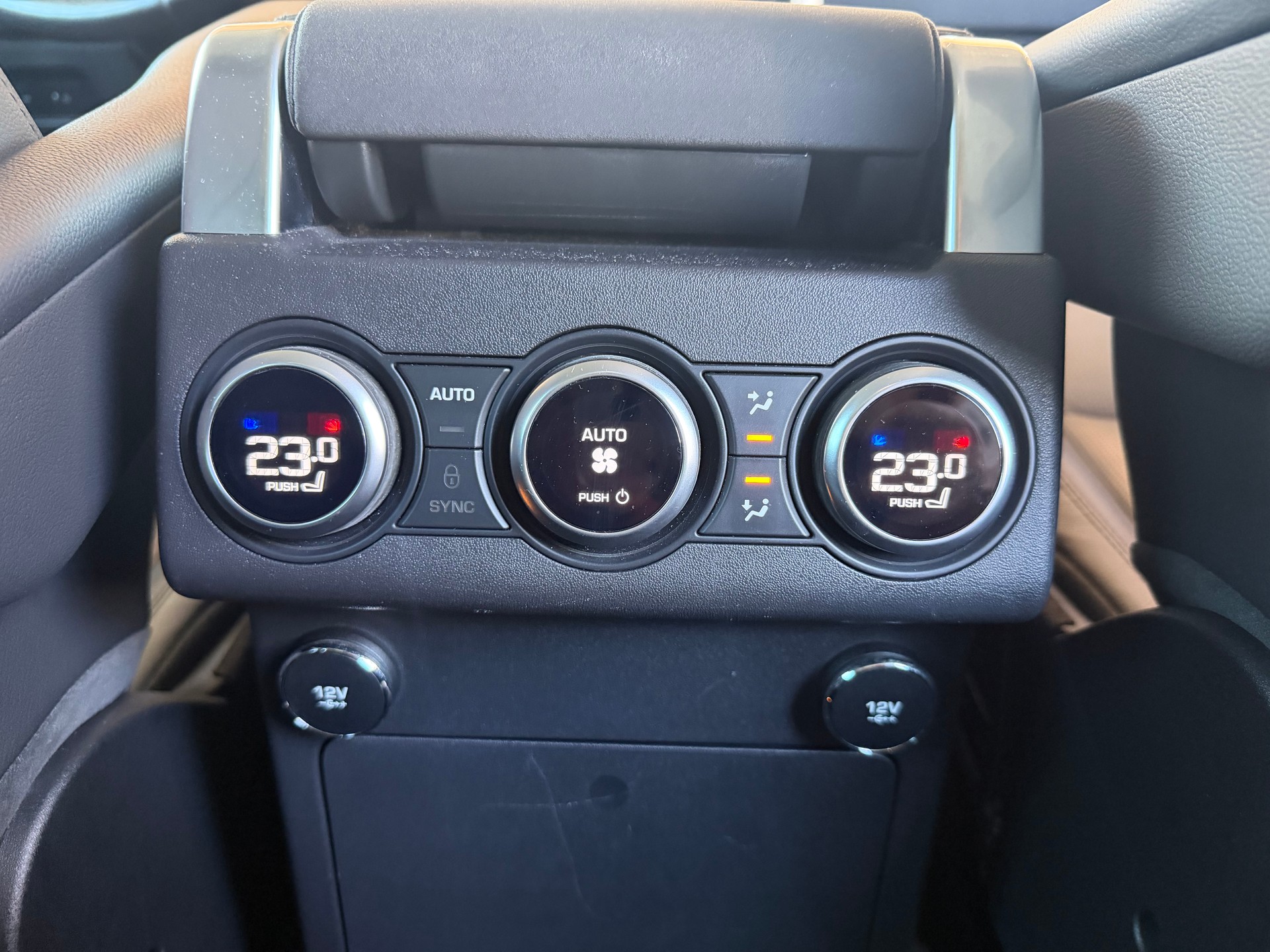 LAND ROVER Discovery 3.0 SDV6 HSE Automatic-image-6