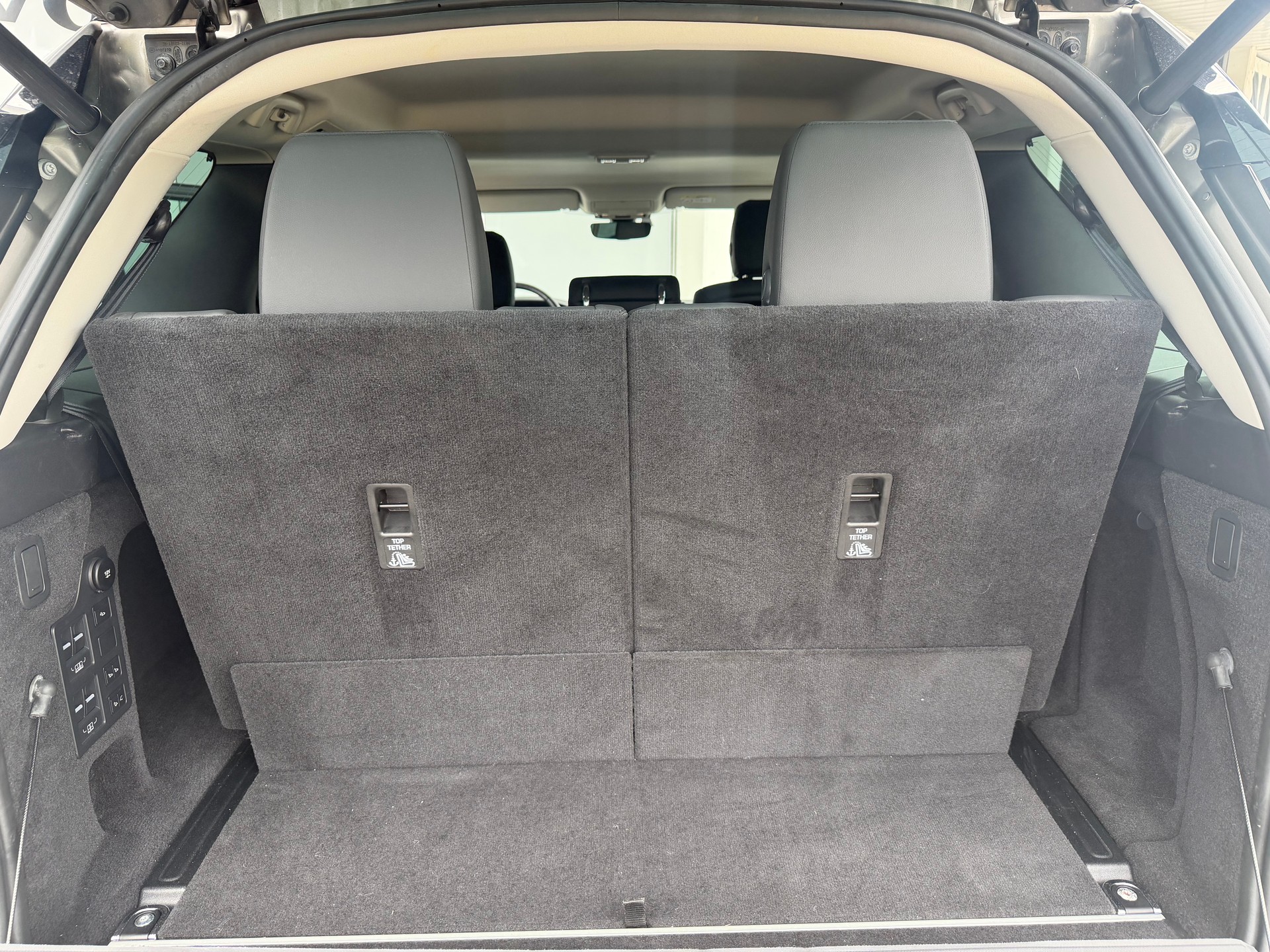 LAND ROVER Discovery 3.0 SDV6 HSE Automatic-image-22