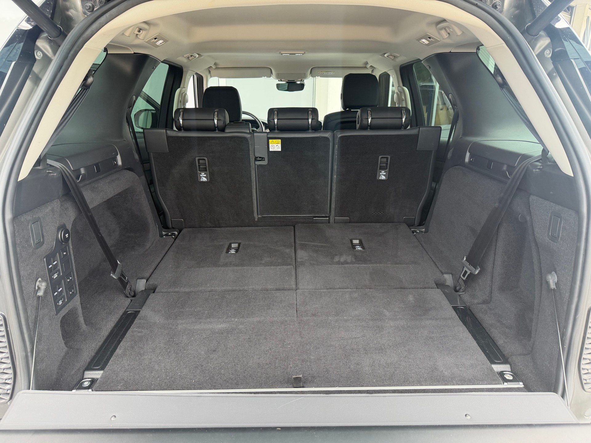 LAND ROVER Discovery 3.0 SDV6 HSE Automatic-image-19