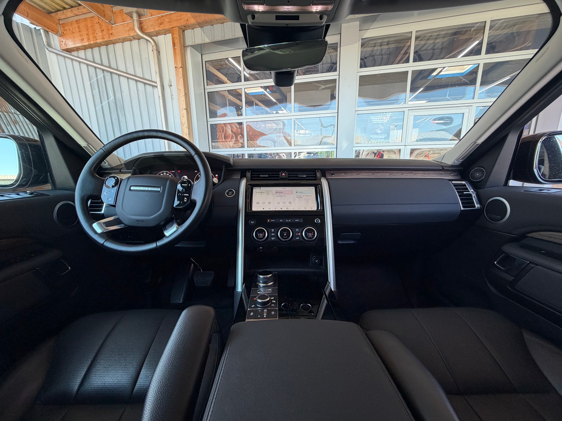 LAND ROVER Discovery 3.0 SDV6 HSE Automatic-image-7