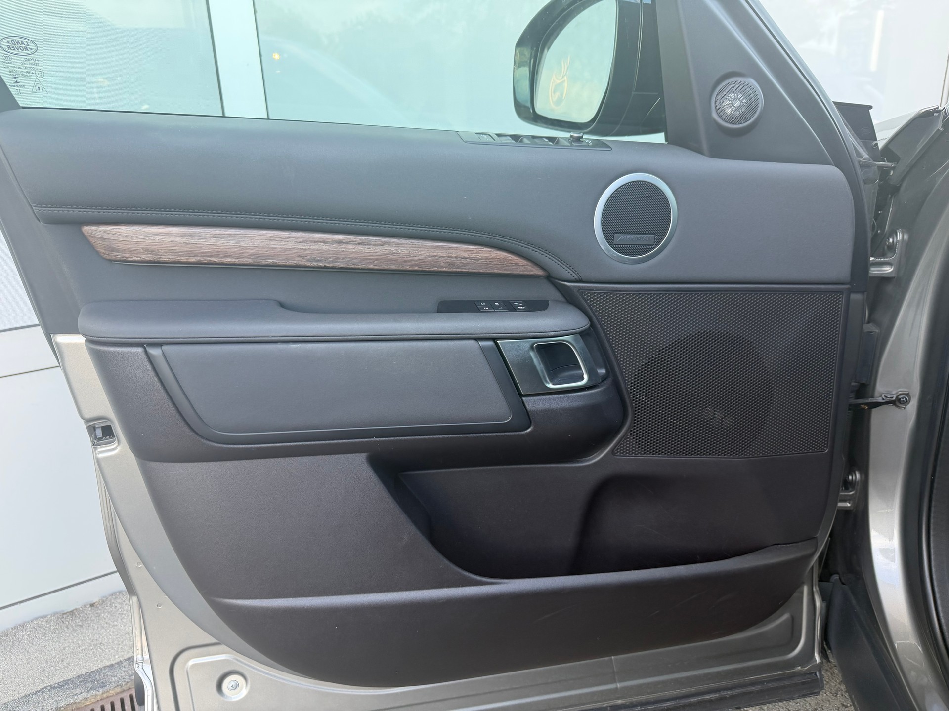LAND ROVER Discovery 3.0 SDV6 HSE Automatic-image-10