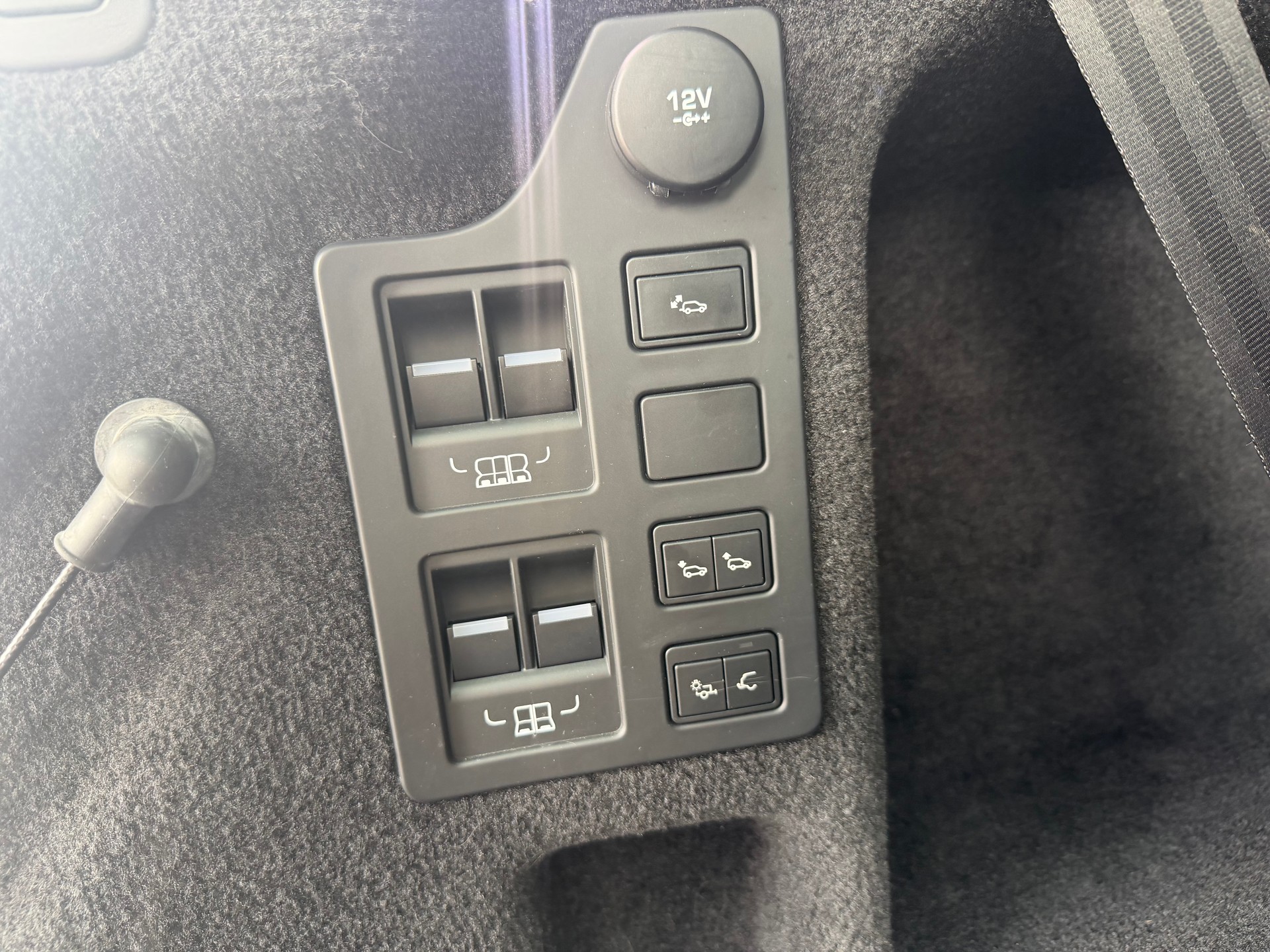 LAND ROVER Discovery 3.0 SDV6 HSE Automatic-image-21