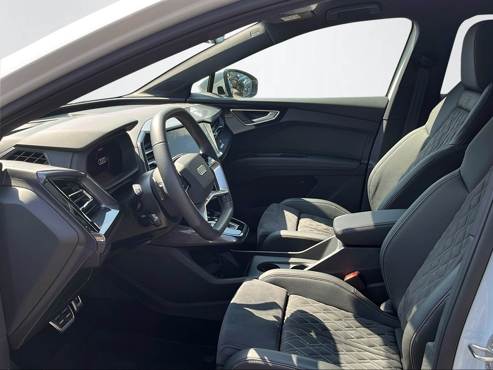 AUDI Q4 e-tron 45 Attraction quattro-image-7