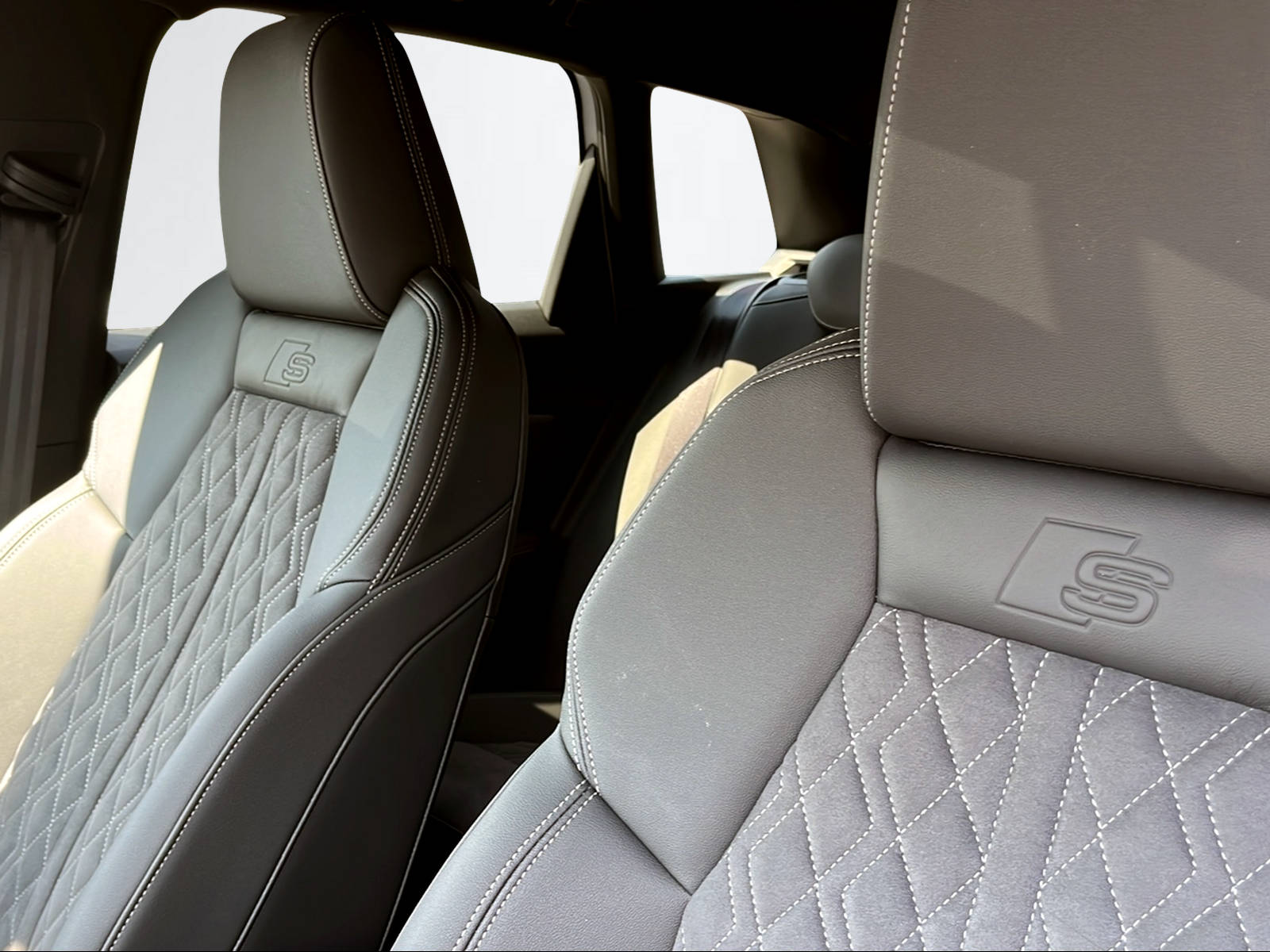 AUDI Q4 e-tron 45 Attraction quattro-image-13