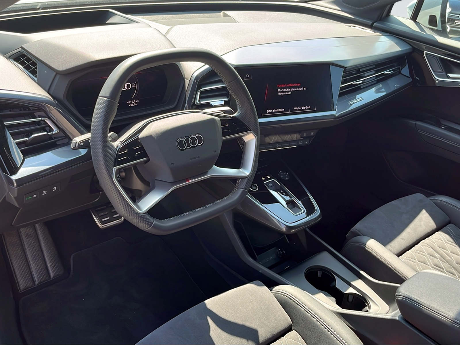 AUDI Q4 e-tron 45 Attraction quattro-image-10