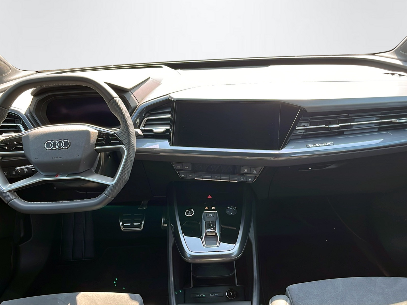 AUDI Q4 e-tron 45 Attraction quattro-image-9